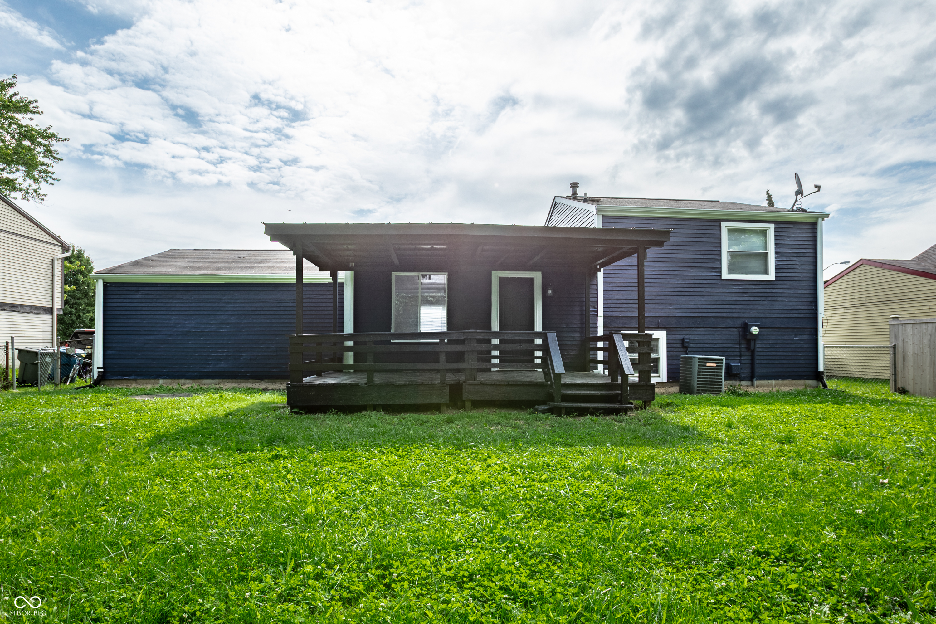 612 Woodlark Drive