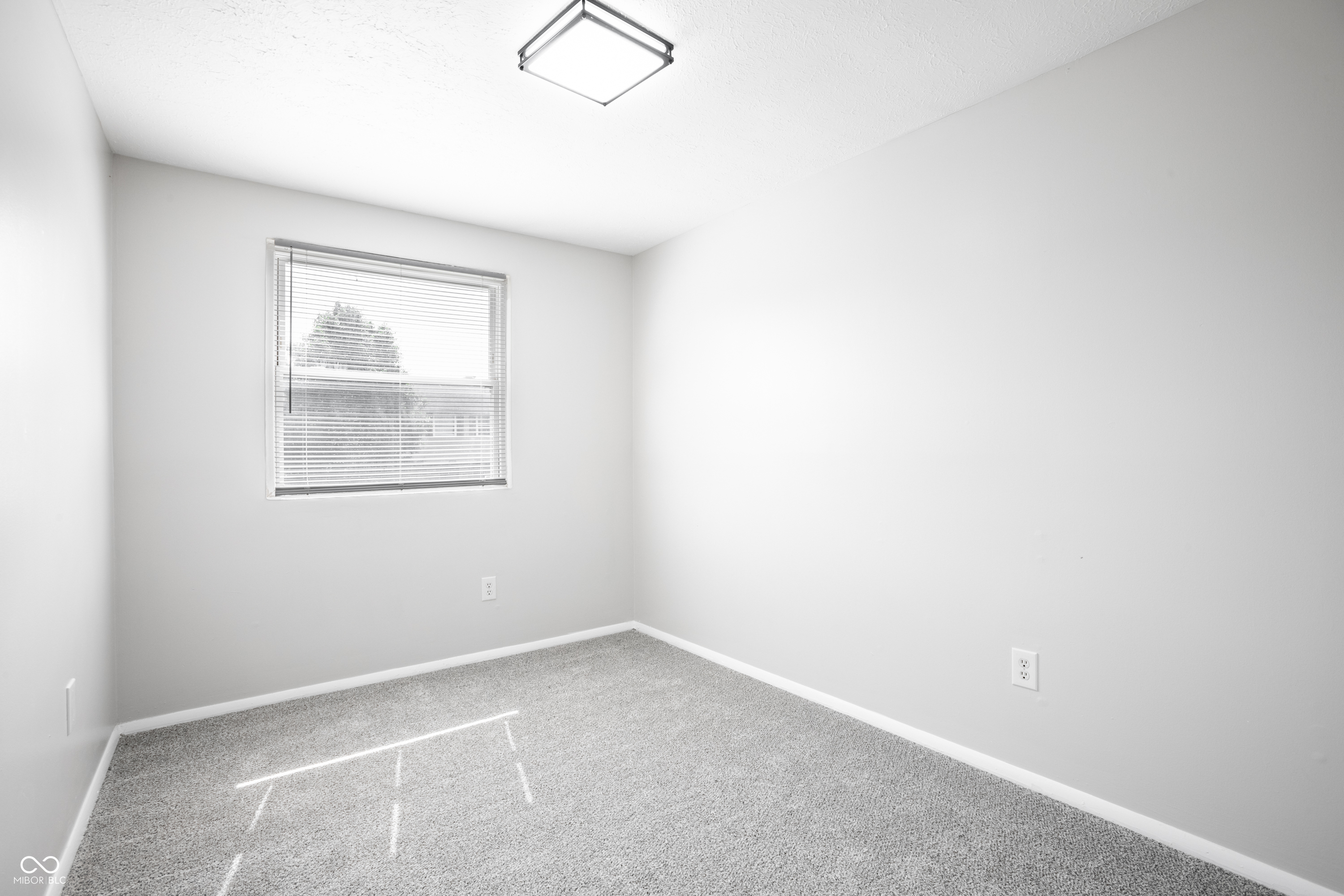 612 Woodlark Drive