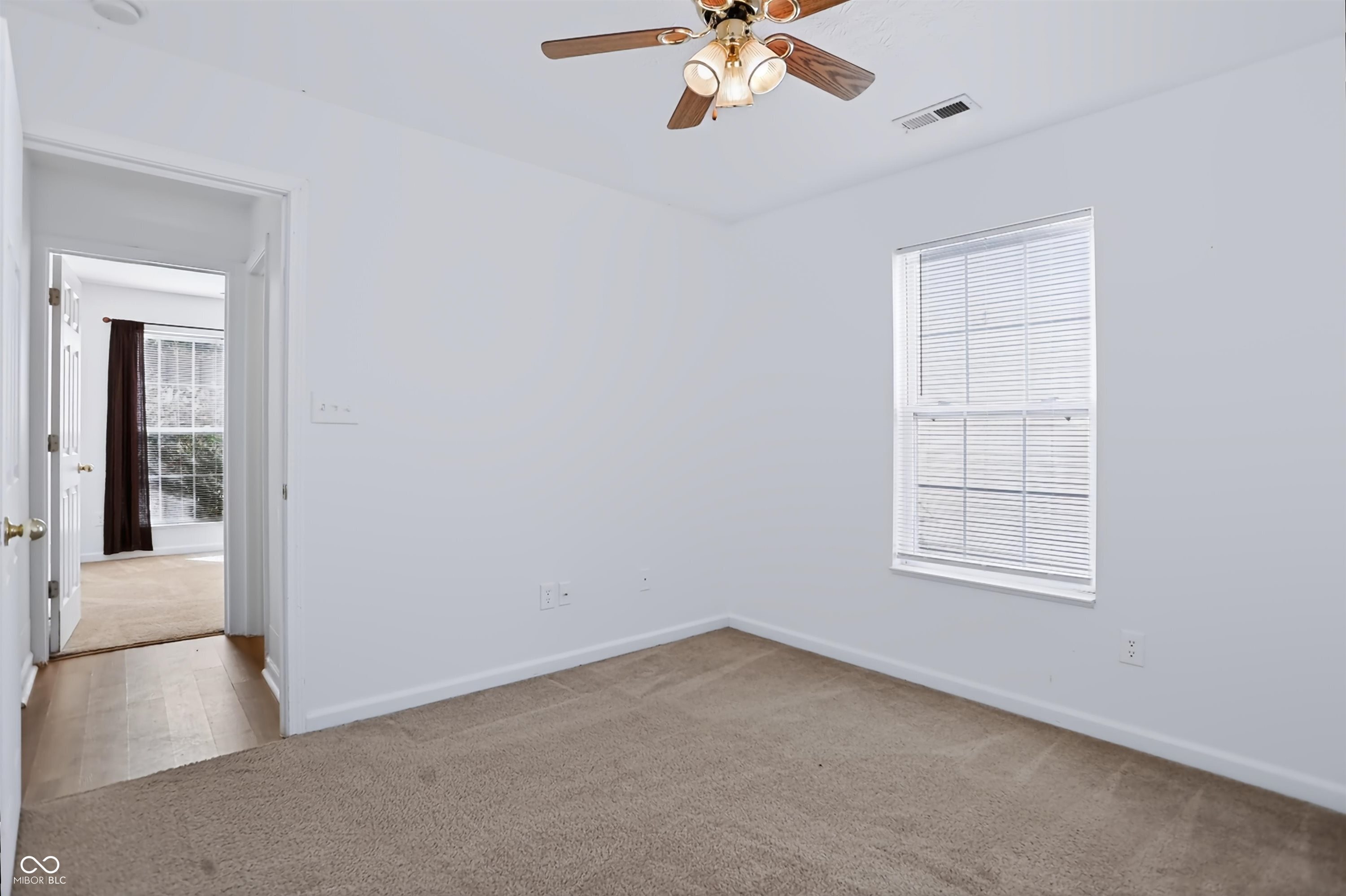 6904 N Laredo Drive