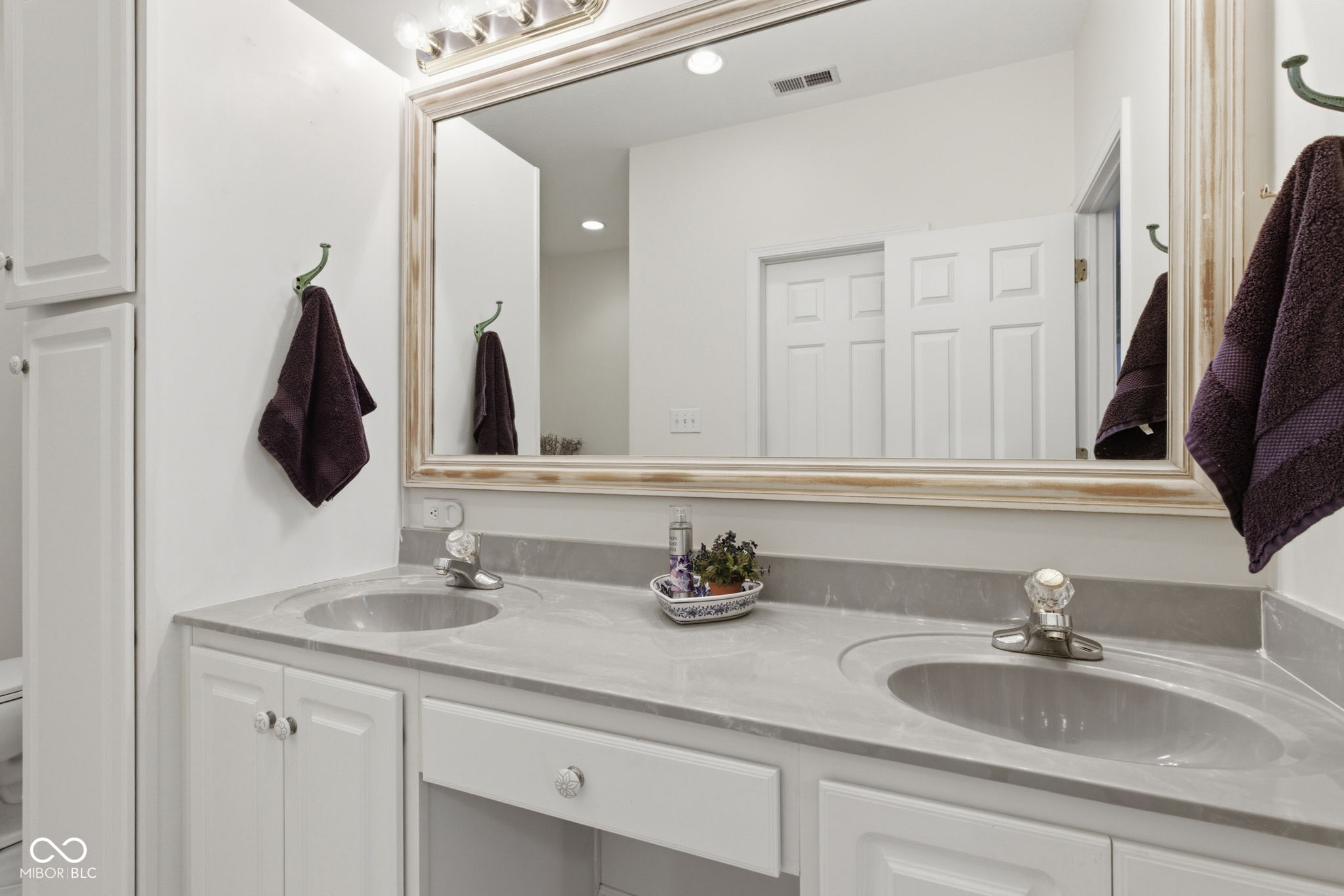 5813 Spruce Knoll Court