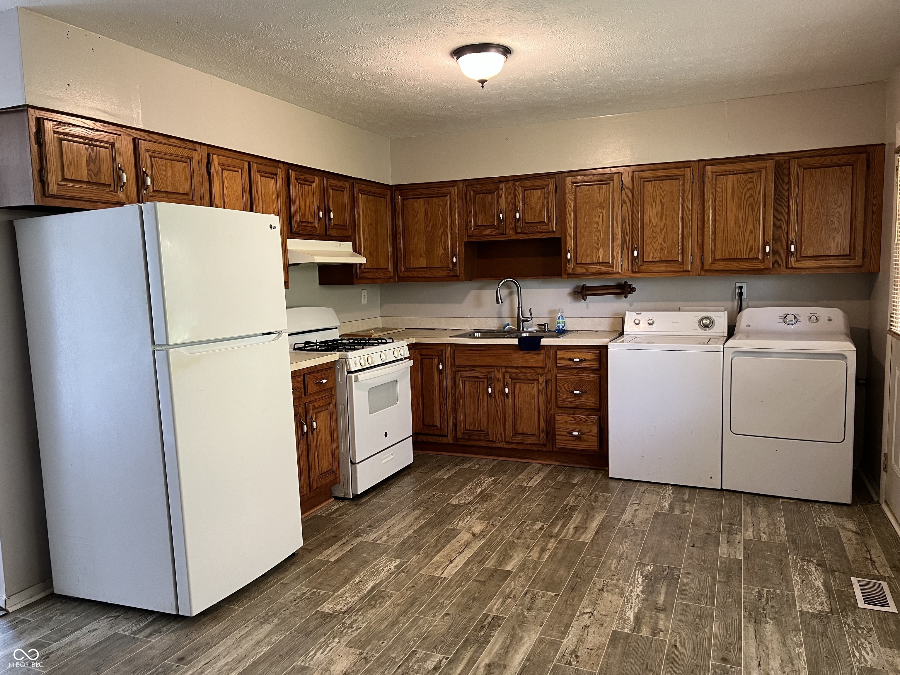 8446 E 36th