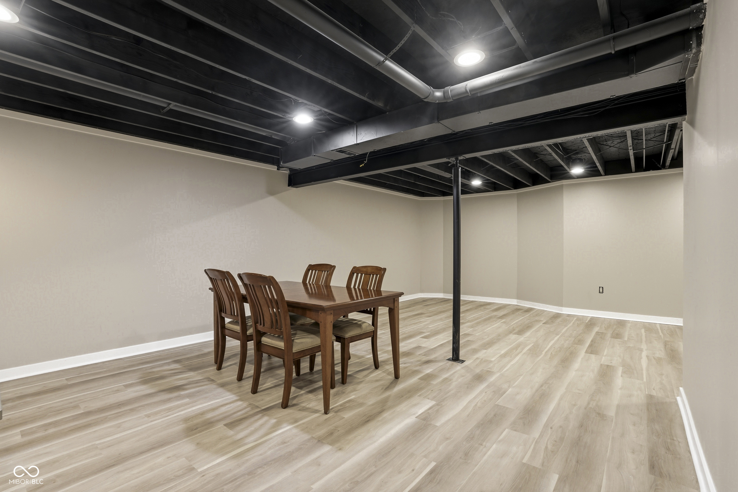 10827 Lexington