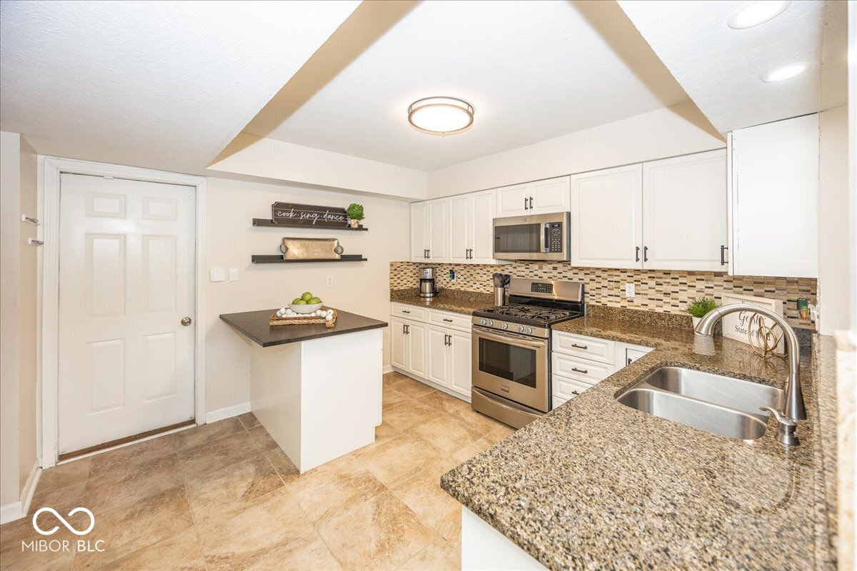 8207 Shorewalk Drive