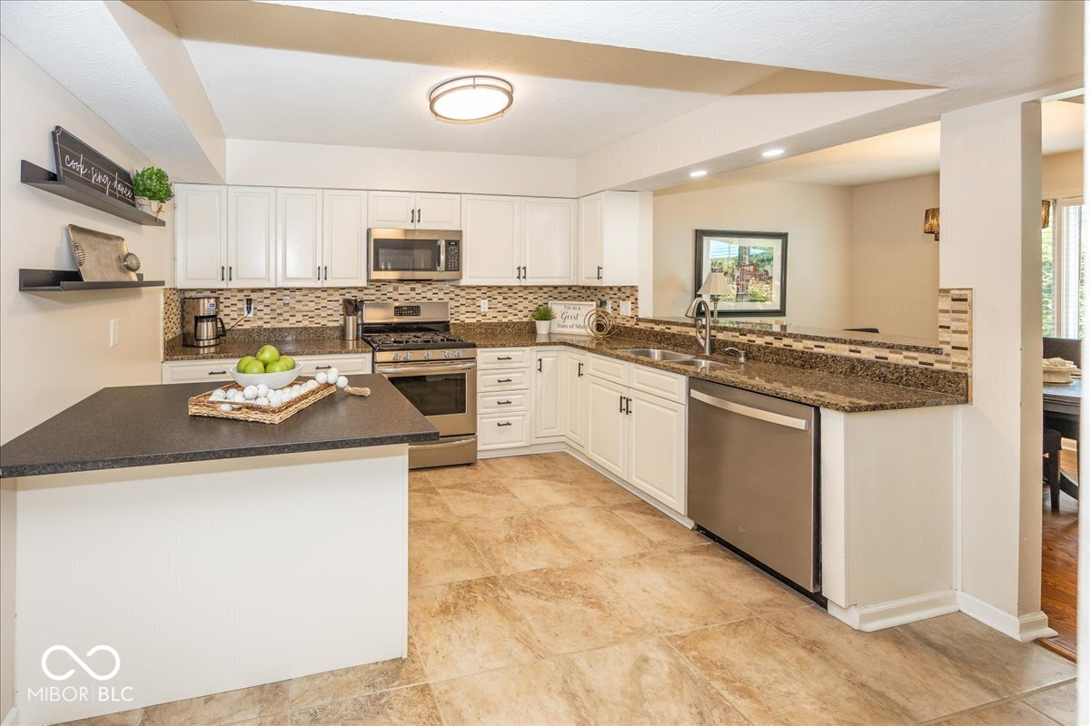 8207 Shorewalk Drive