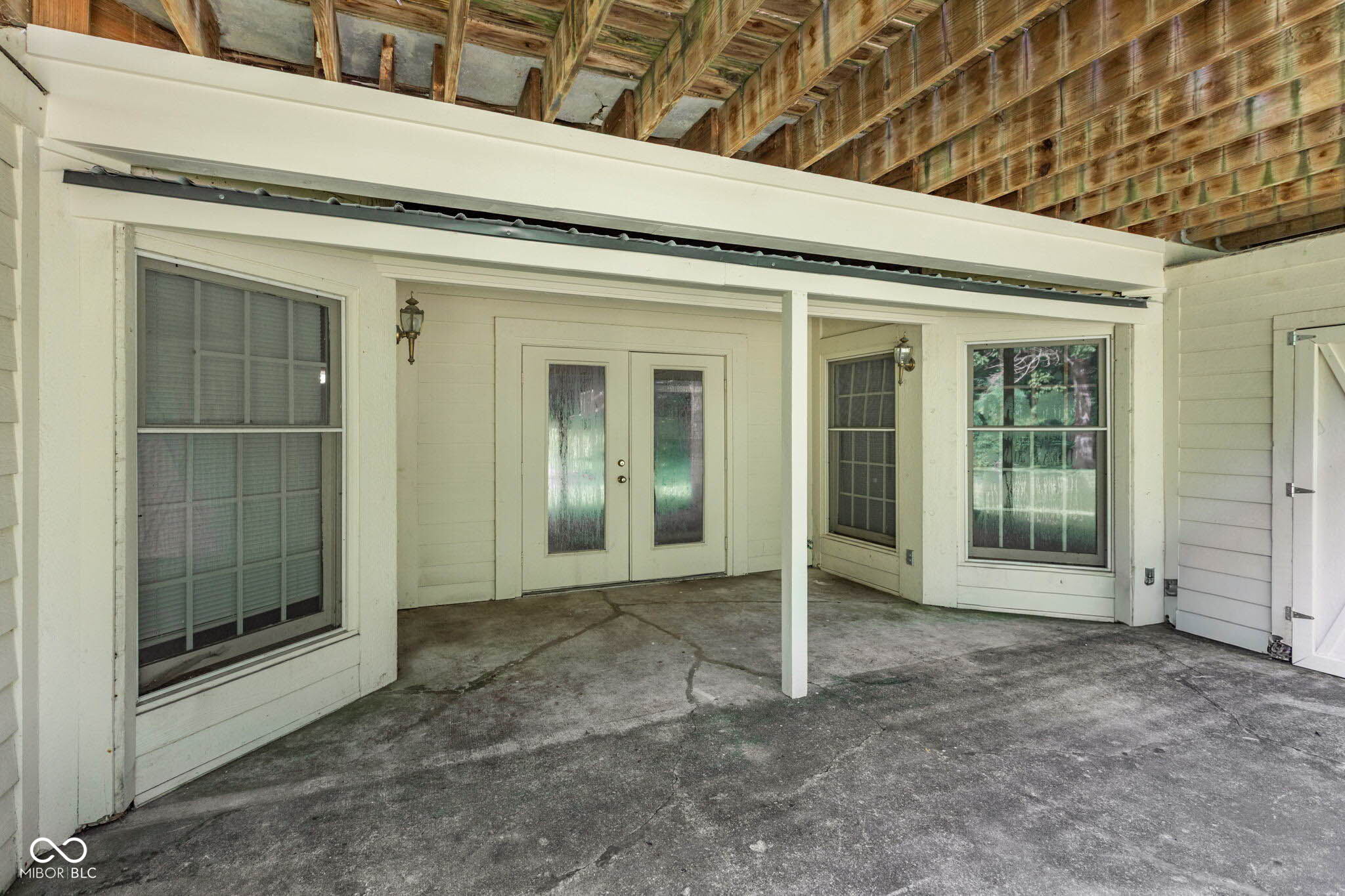 7126 Lakeside Woods Drive