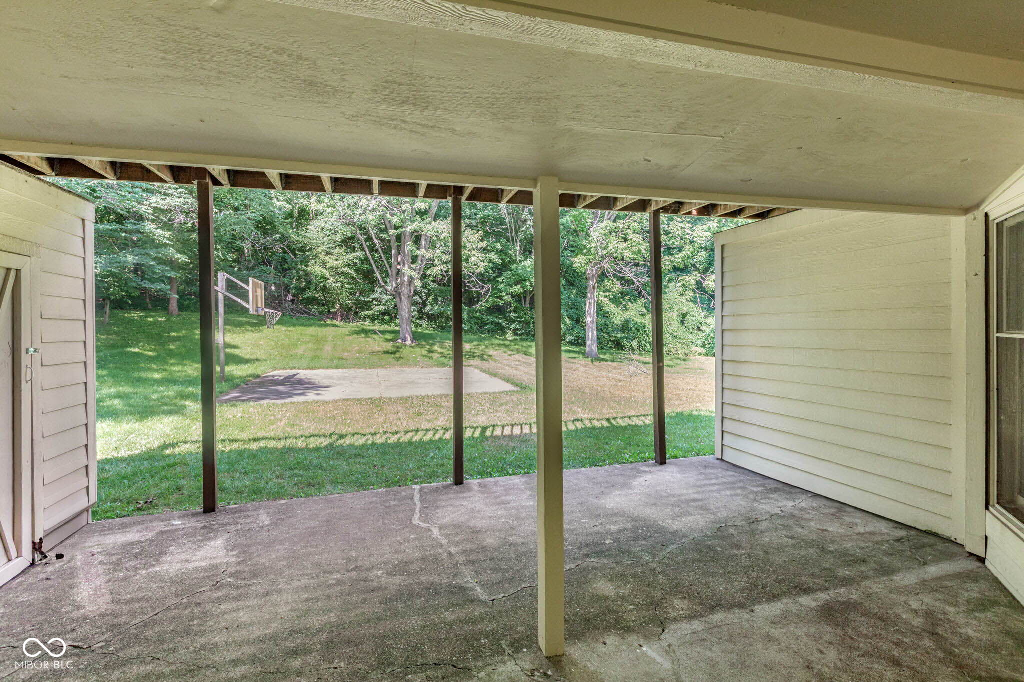 7126 Lakeside Woods Drive