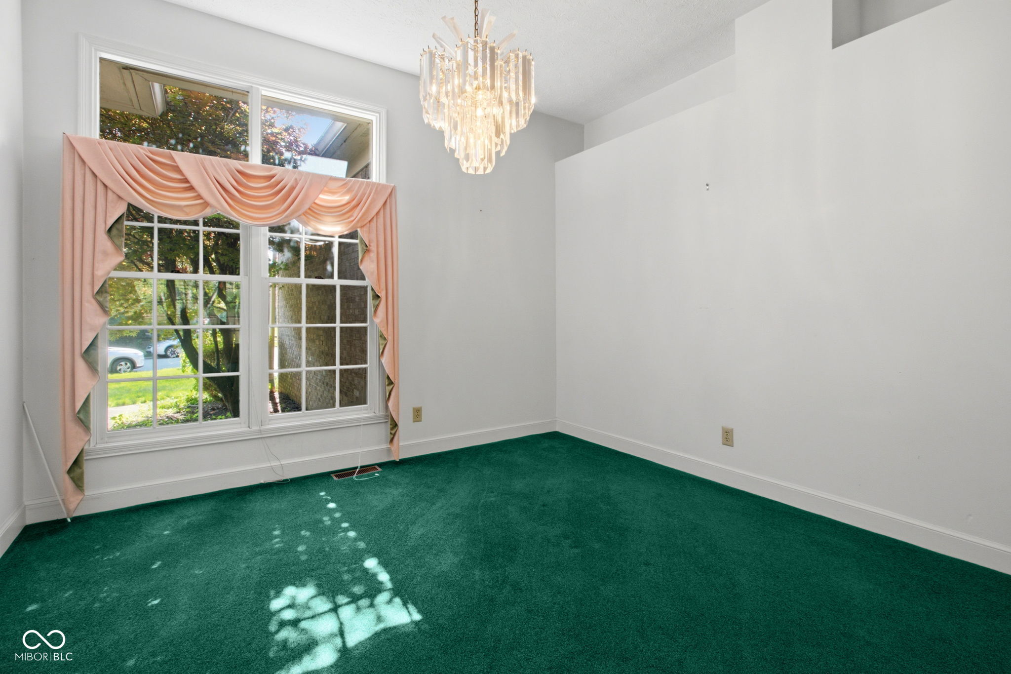 7126 Lakeside Woods Drive