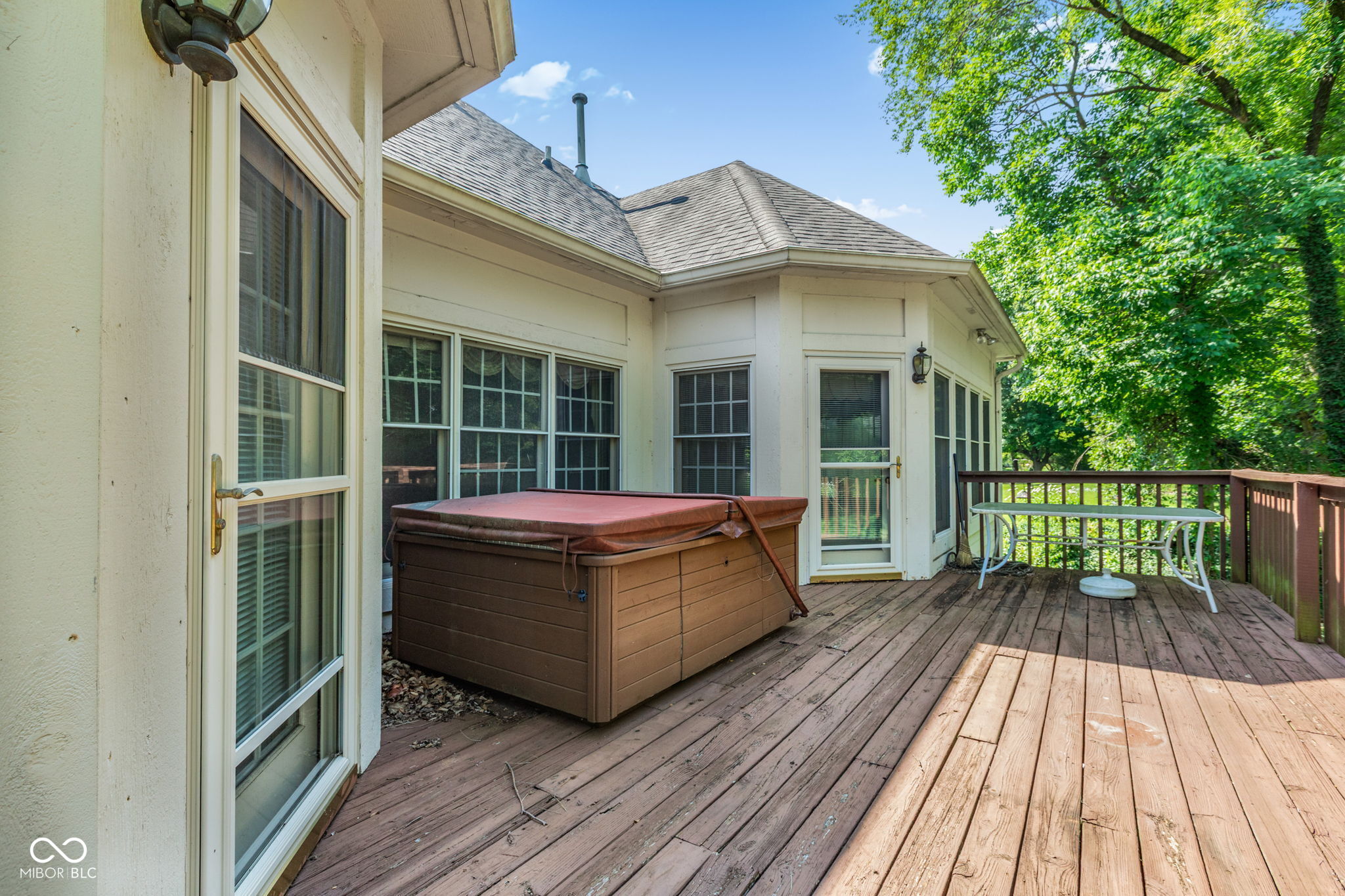 7126 Lakeside Woods Drive