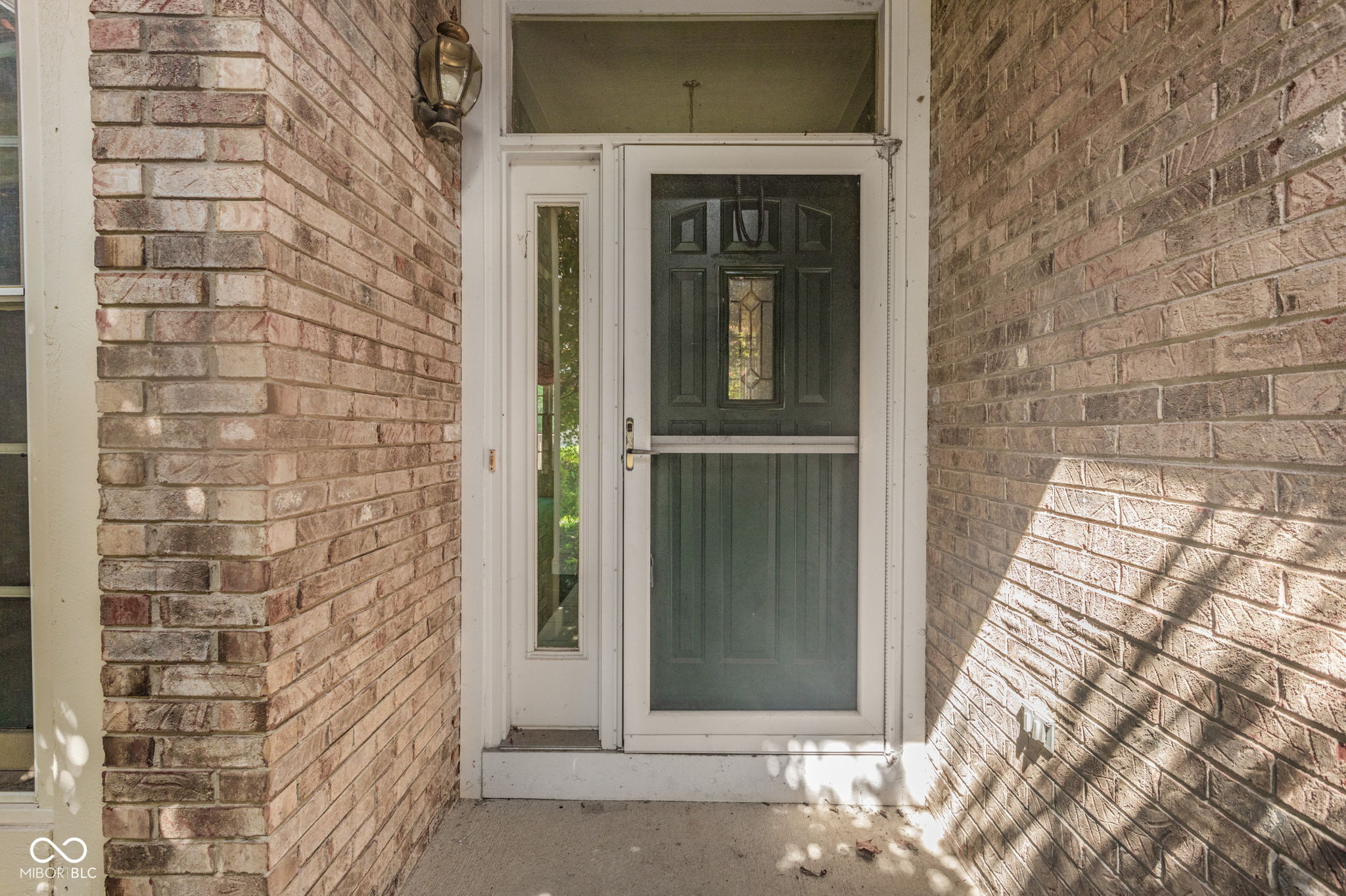 7126 Lakeside Woods Drive