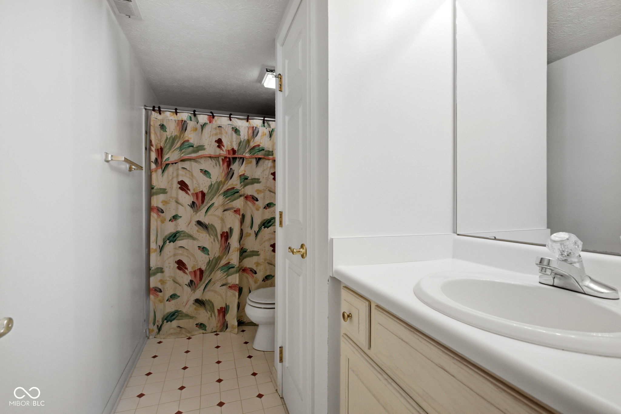 7126 Lakeside Woods Drive