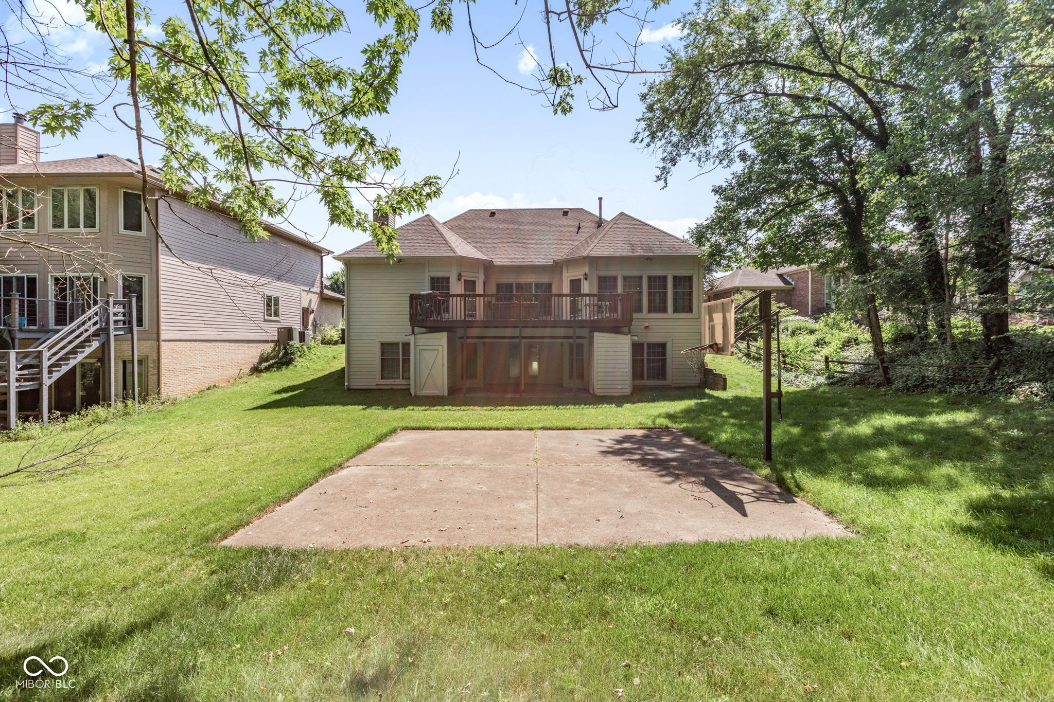 7126 Lakeside Woods Drive