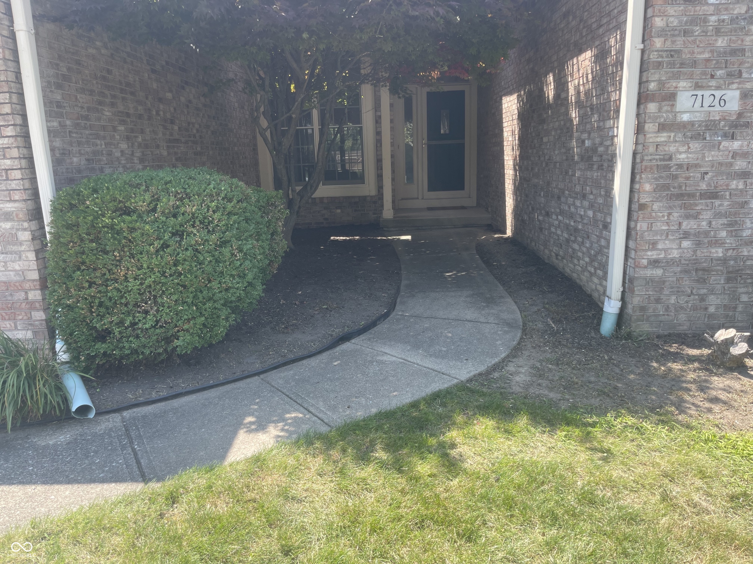 7126 Lakeside Woods Drive