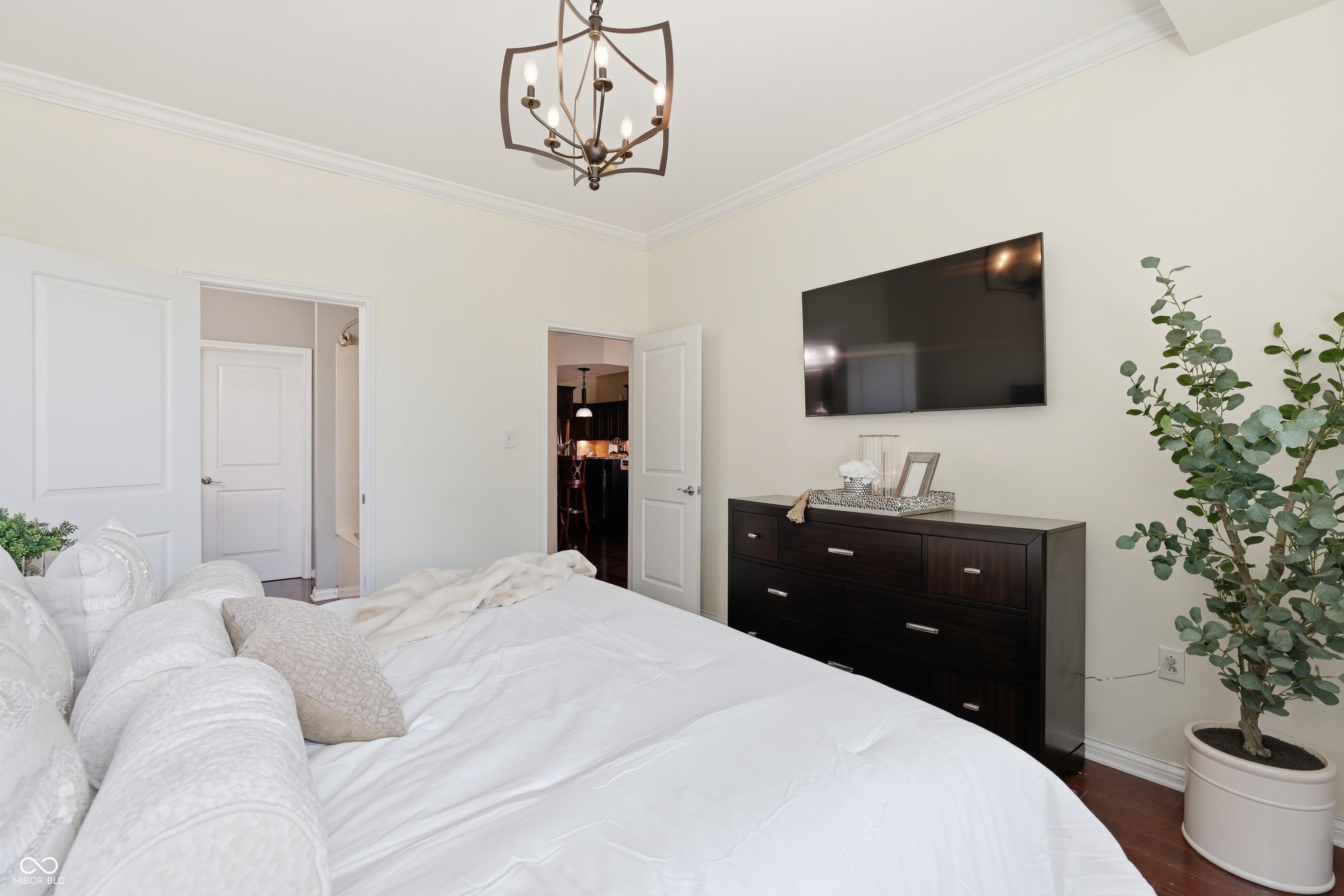 225 N New Jersey Street Unit: APT 23