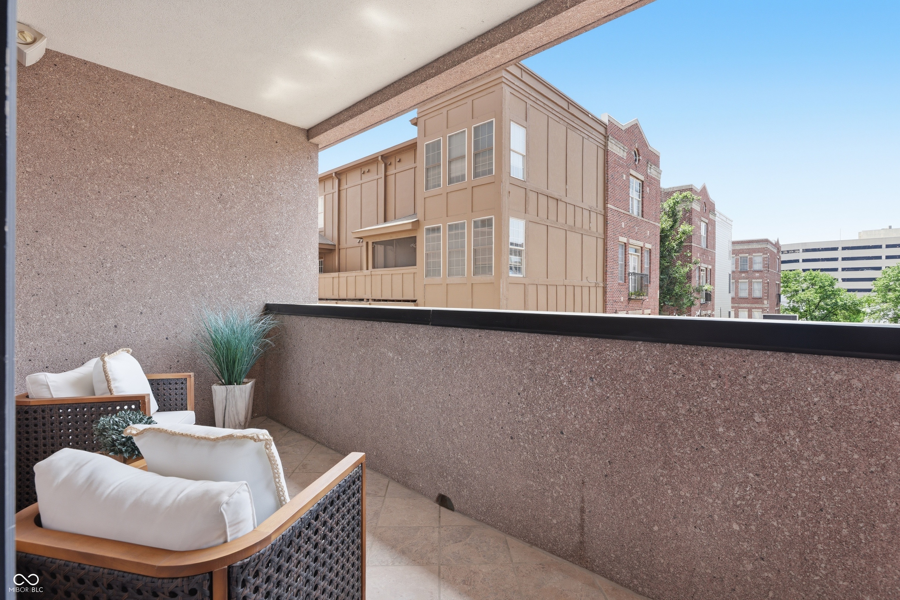 225 N New Jersey Street Unit: APT 23