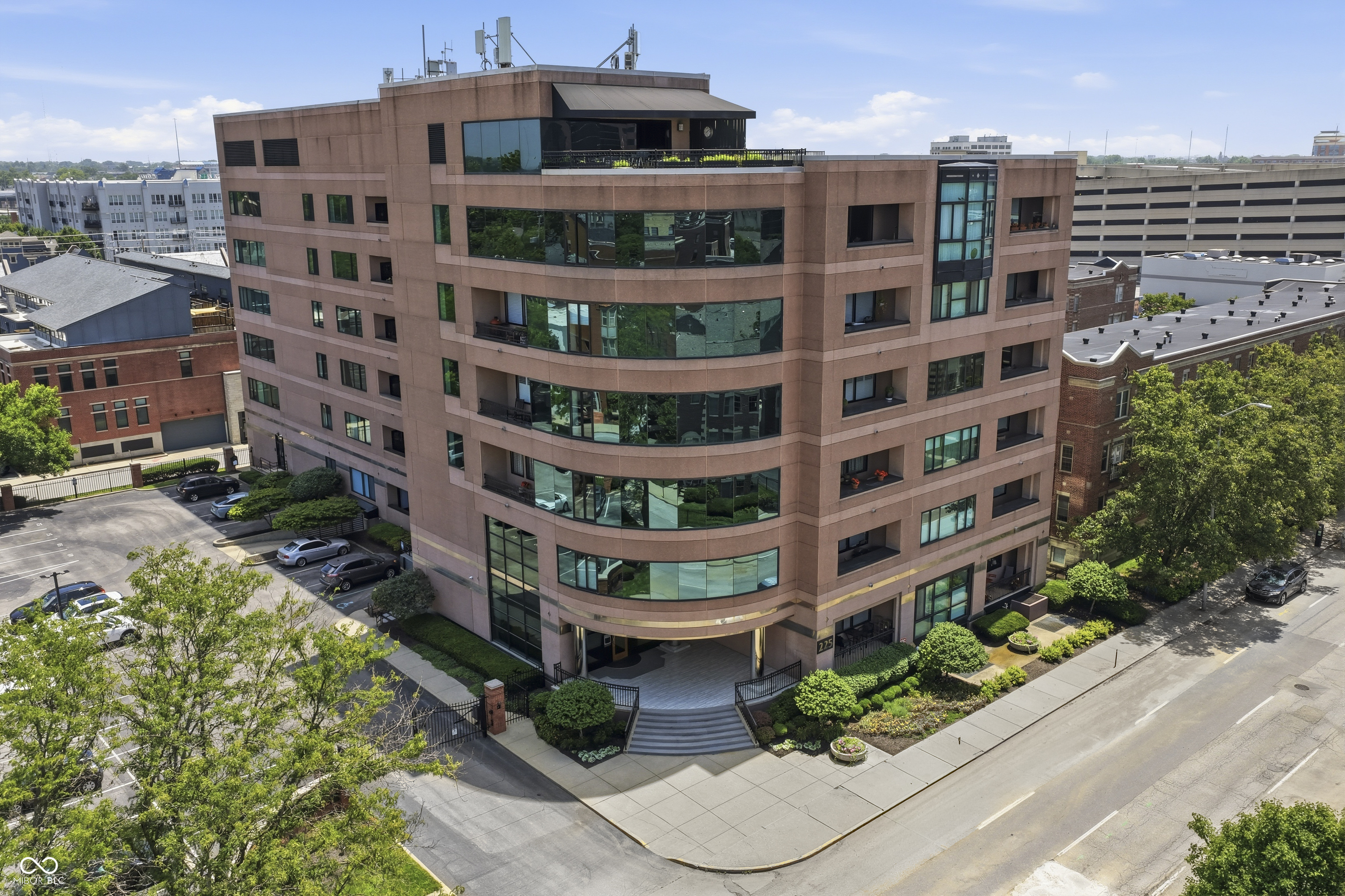 225 N New Jersey Street Unit: APT 23