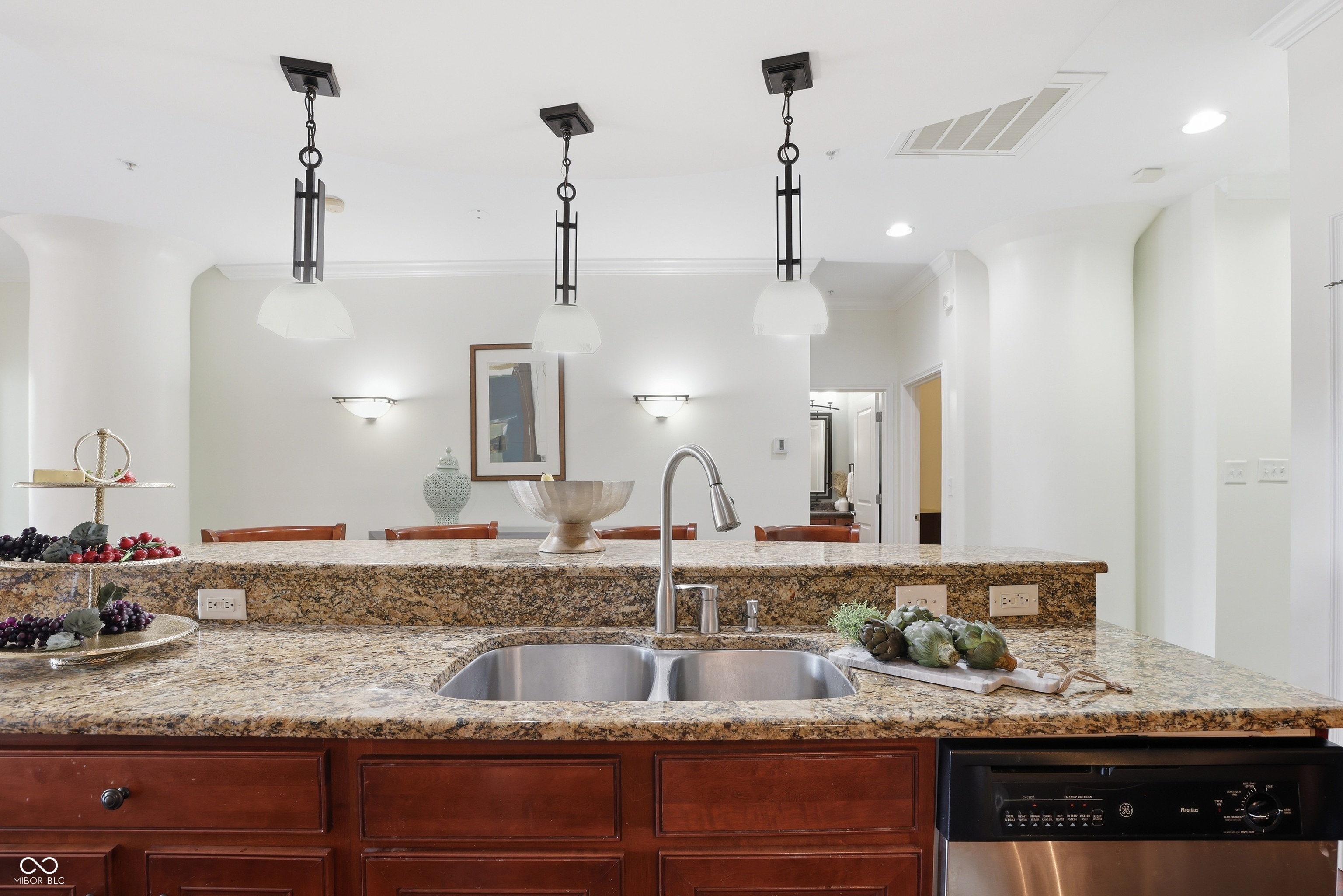 225 N New Jersey Street Unit: APT 23