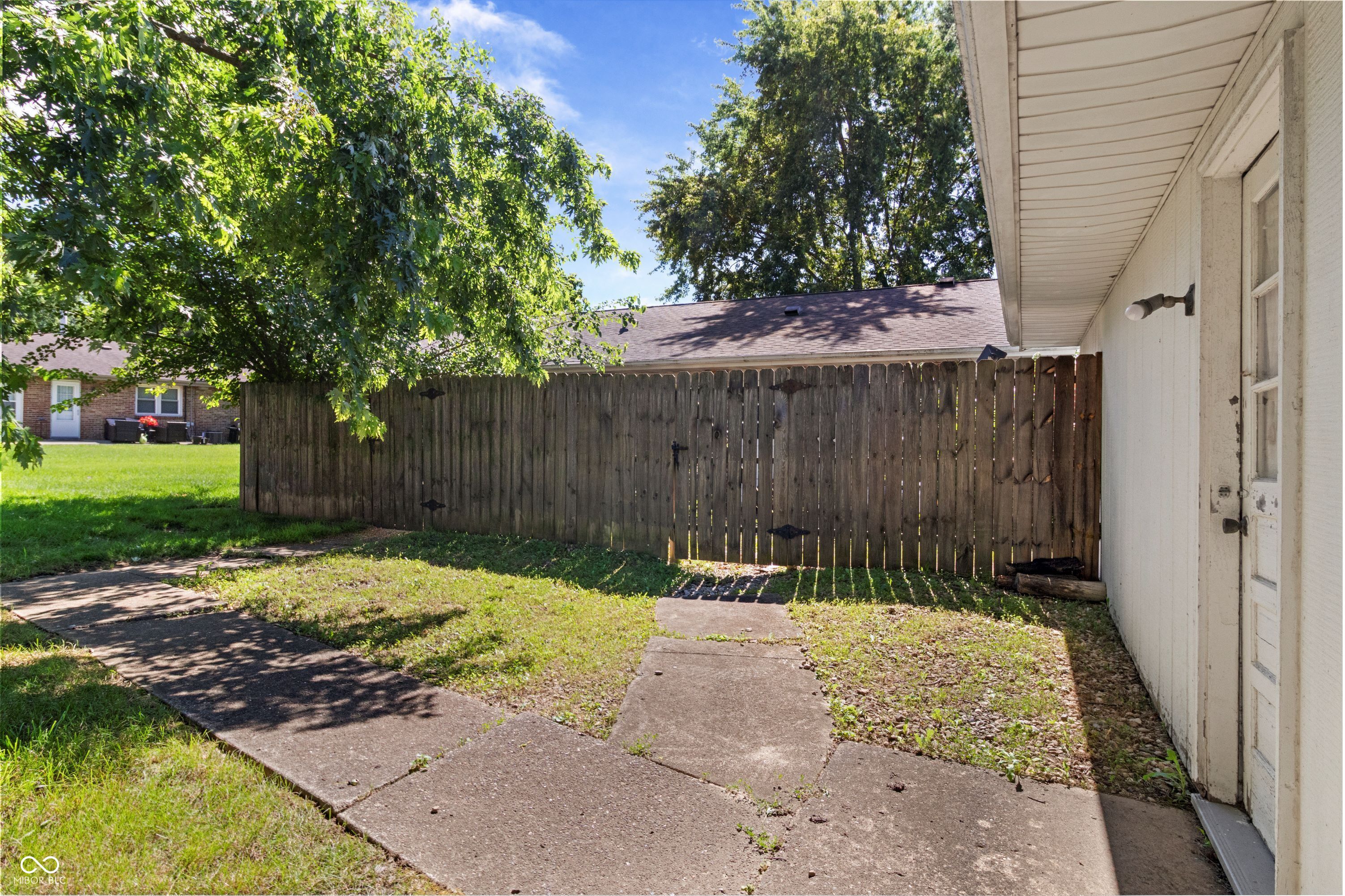 5304 5306 Hemlock