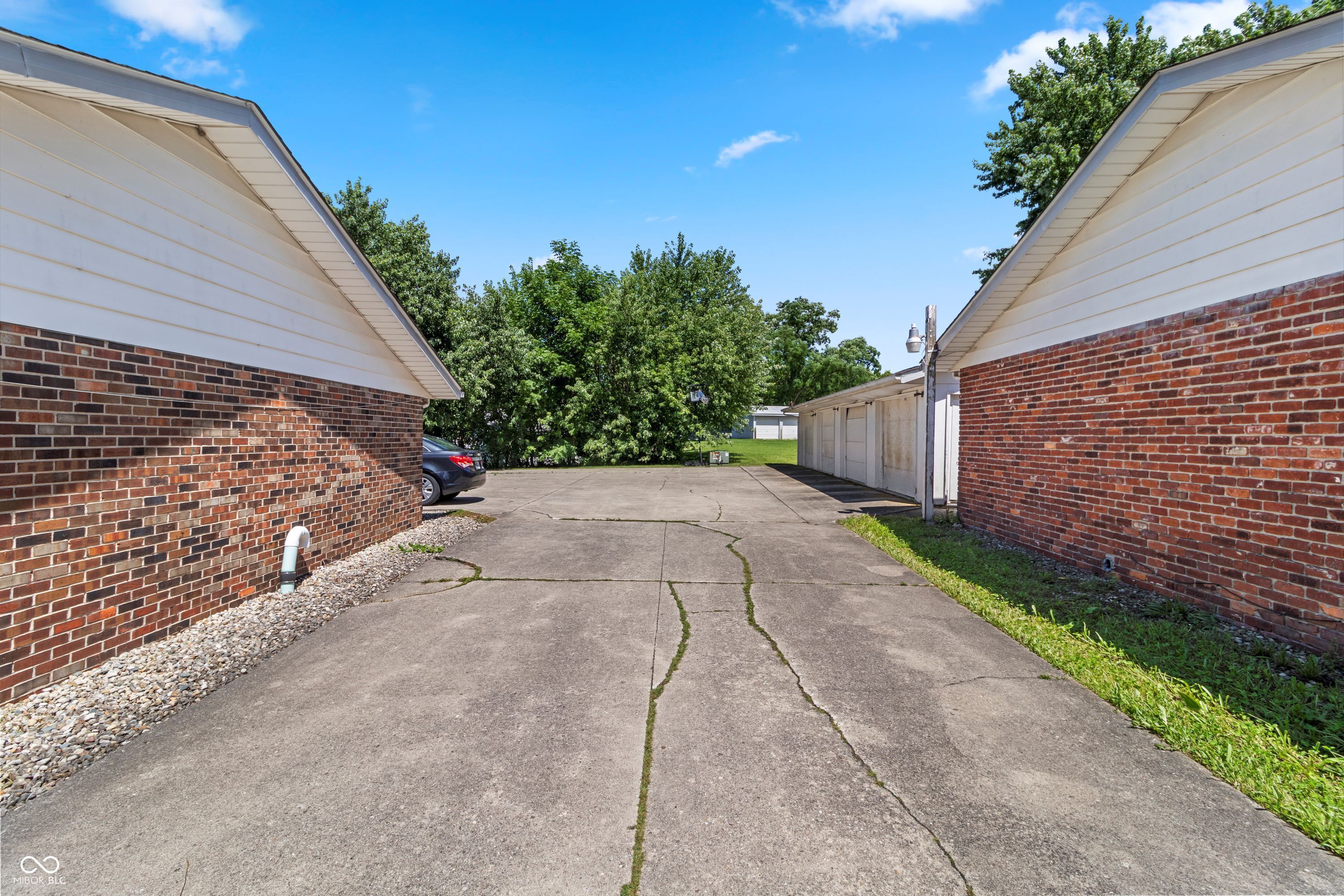 5304 5306 Hemlock