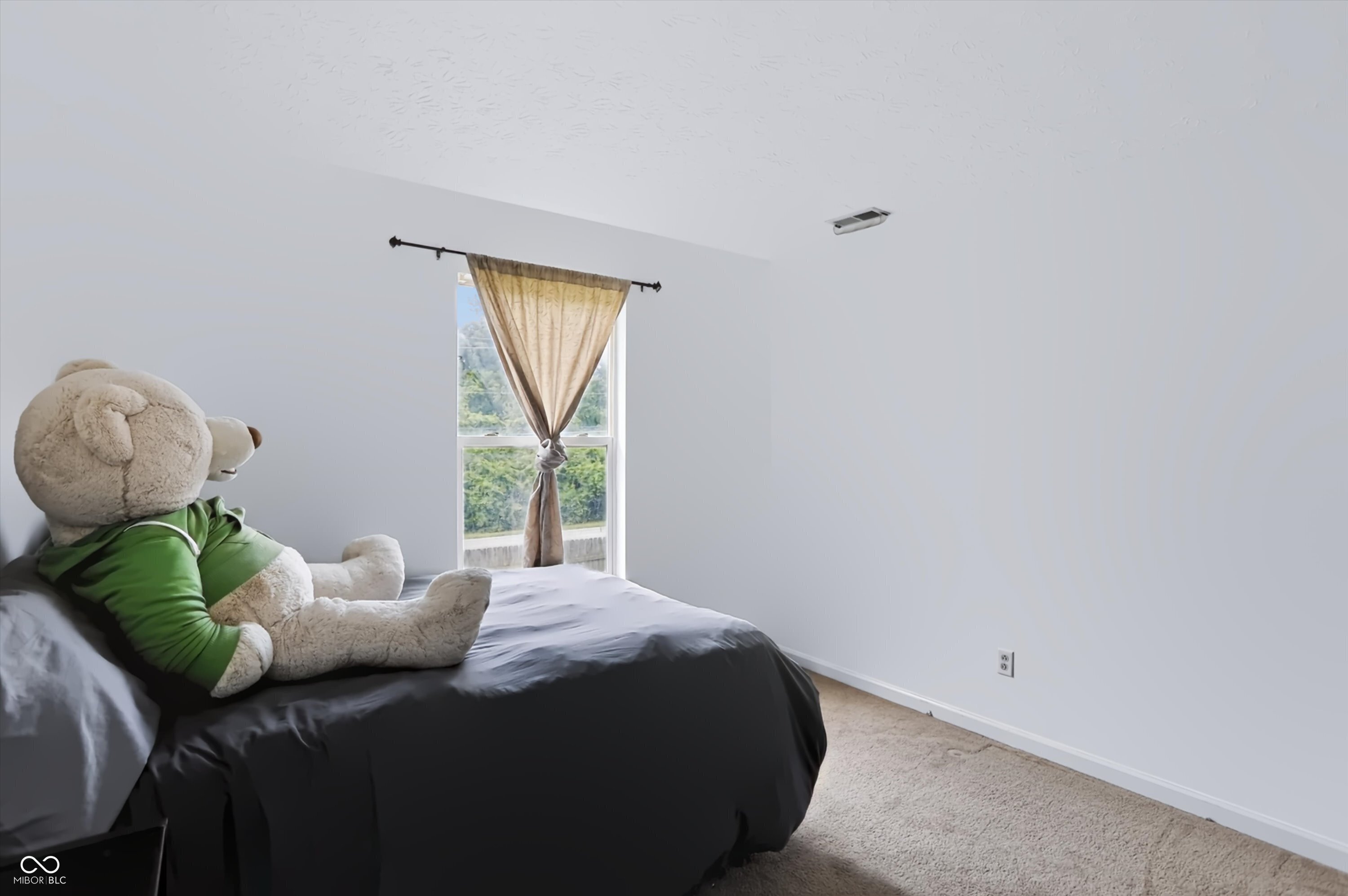 6105 Lakeside Manor Avenue