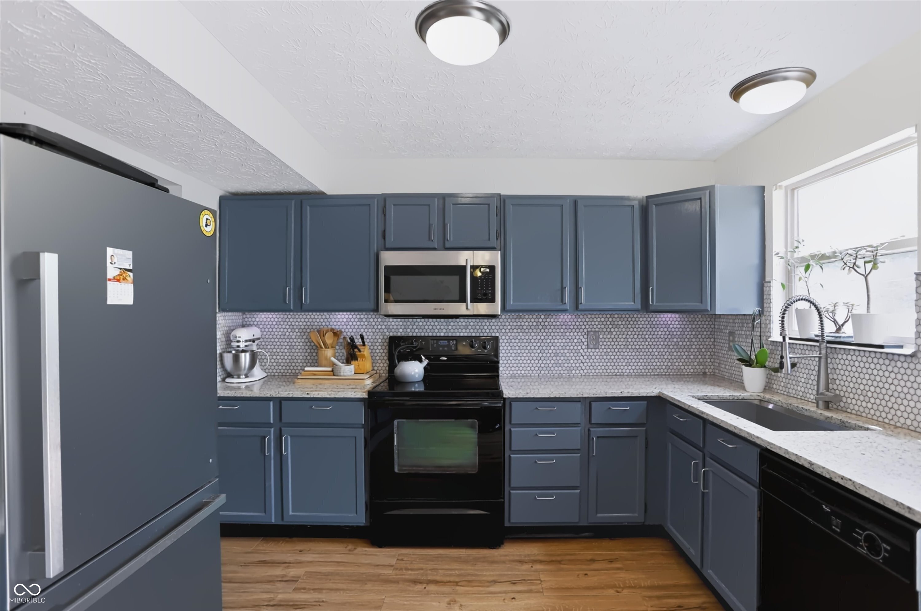 6105 Lakeside Manor Avenue