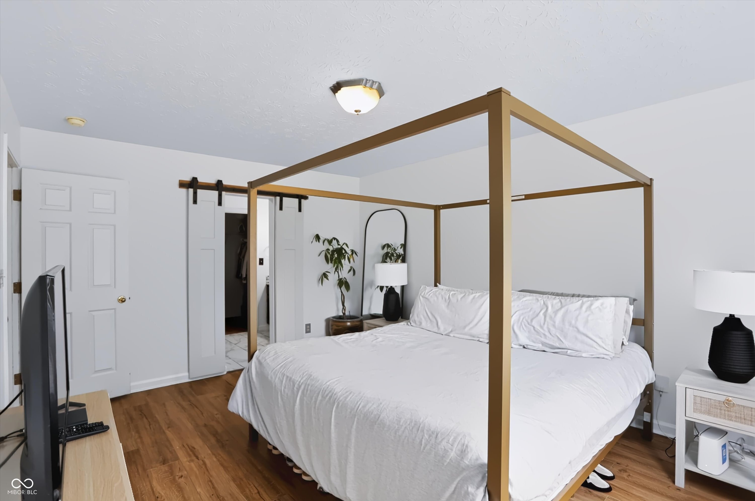 6105 Lakeside Manor Avenue