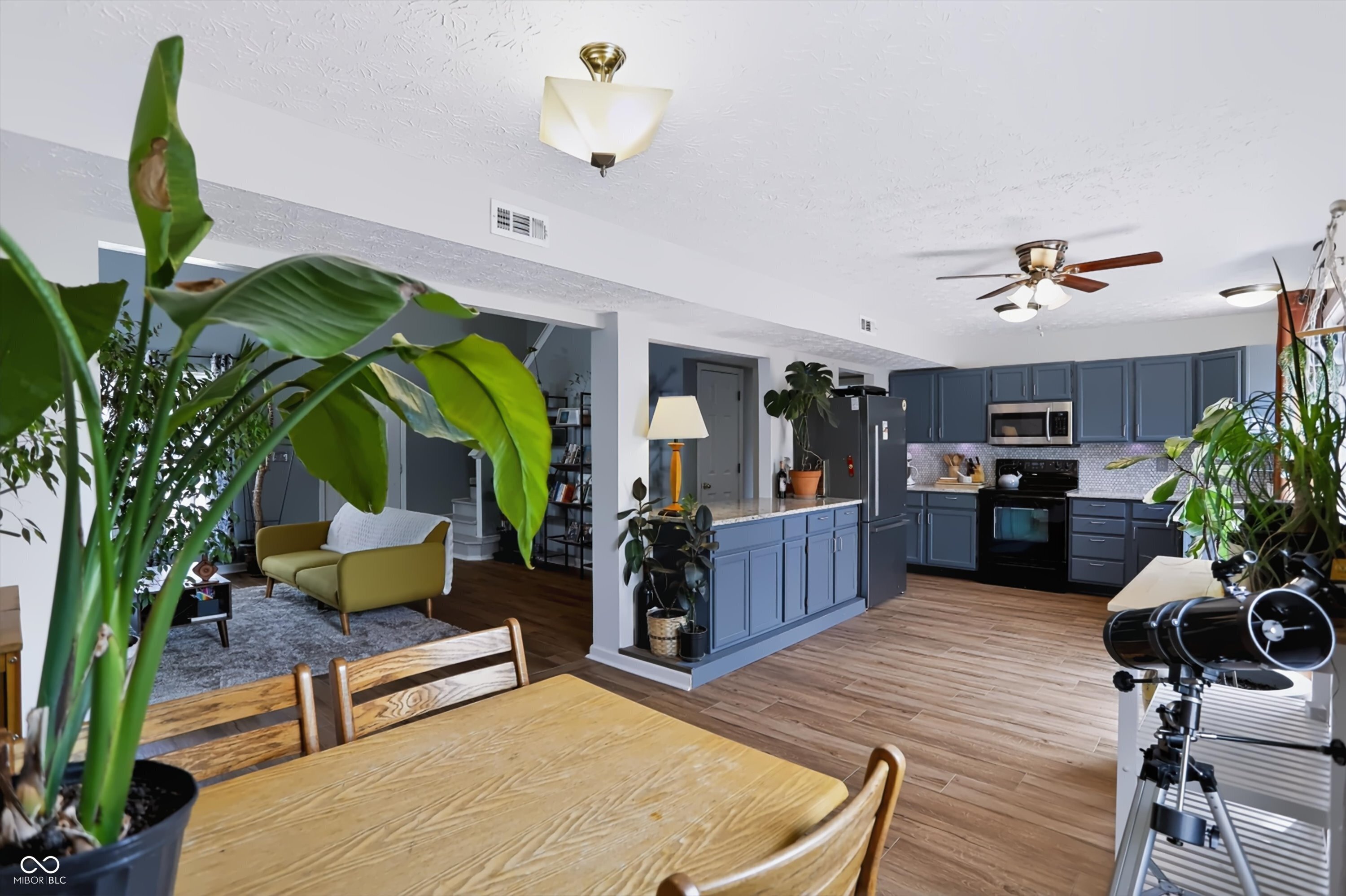 6105 Lakeside Manor Avenue