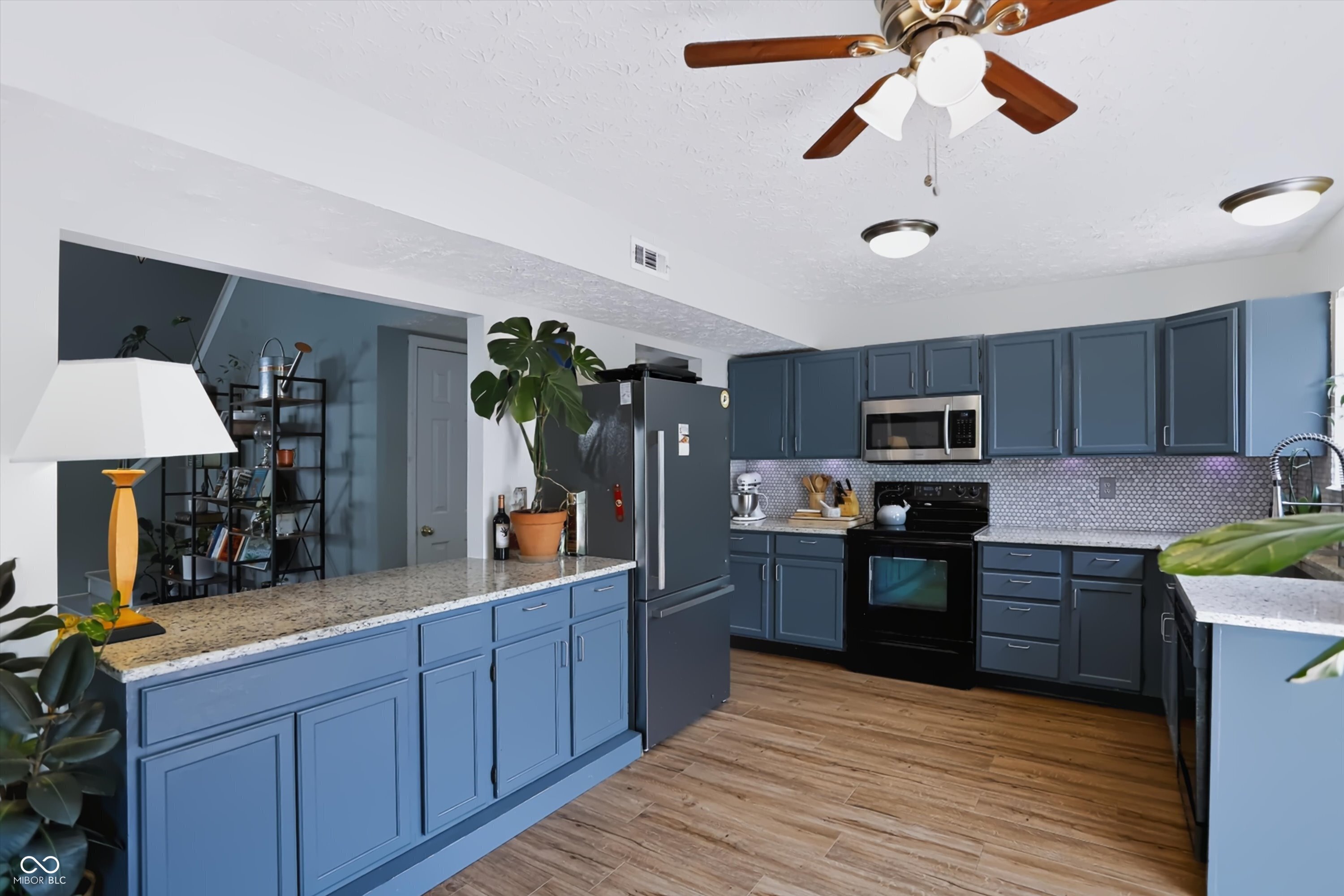 6105 Lakeside Manor Avenue