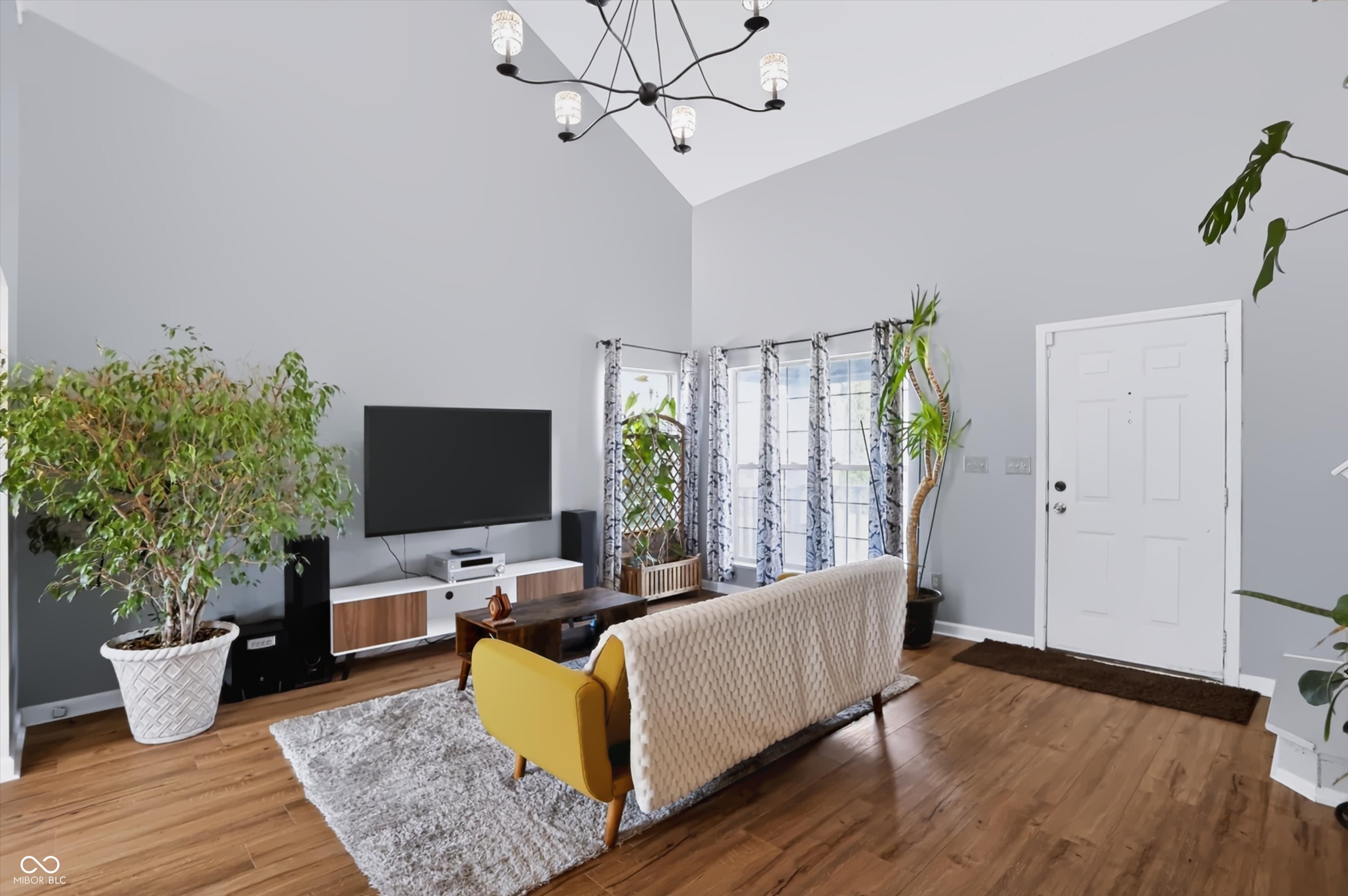 6105 Lakeside Manor Avenue