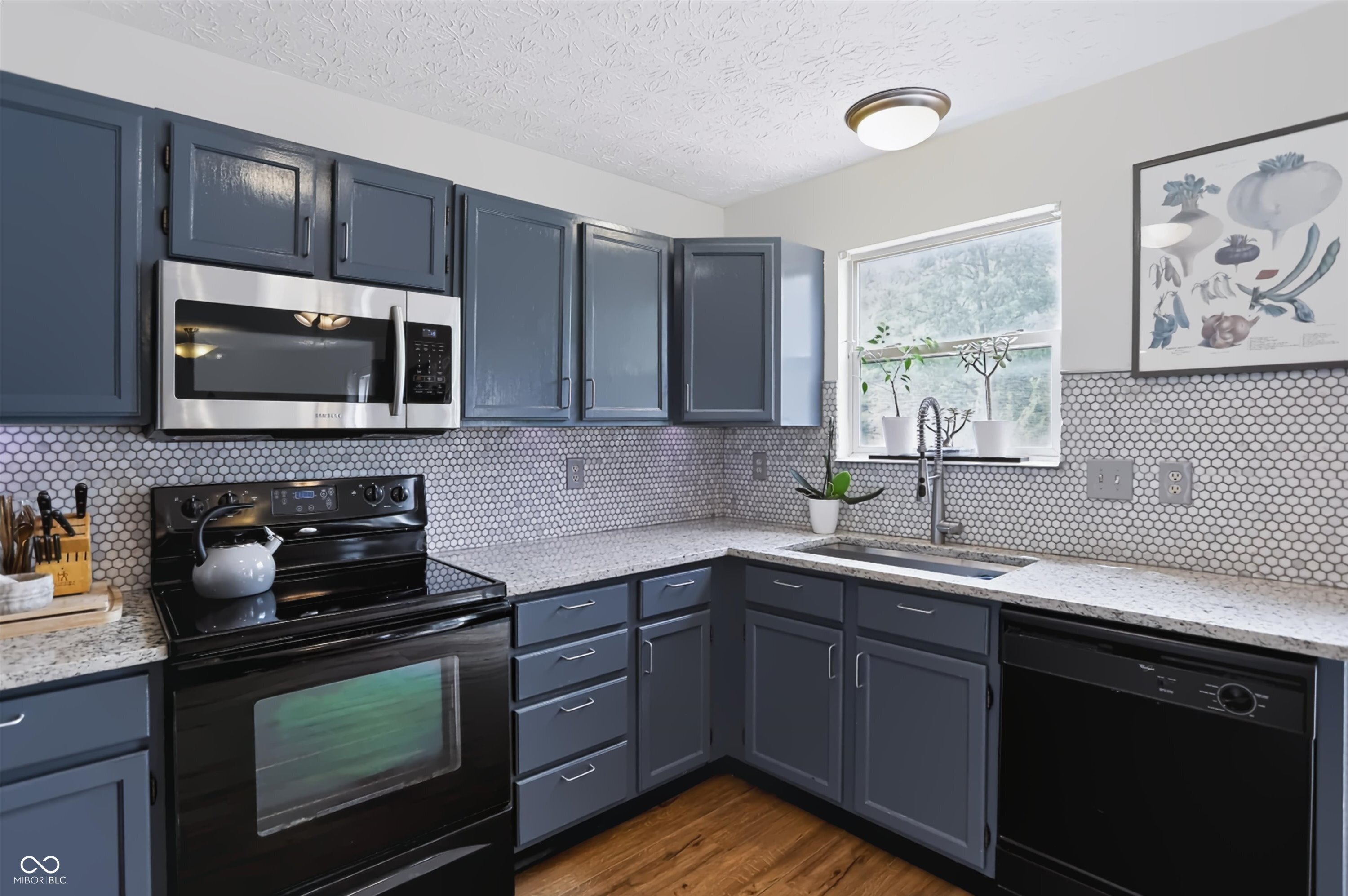 6105 Lakeside Manor Avenue