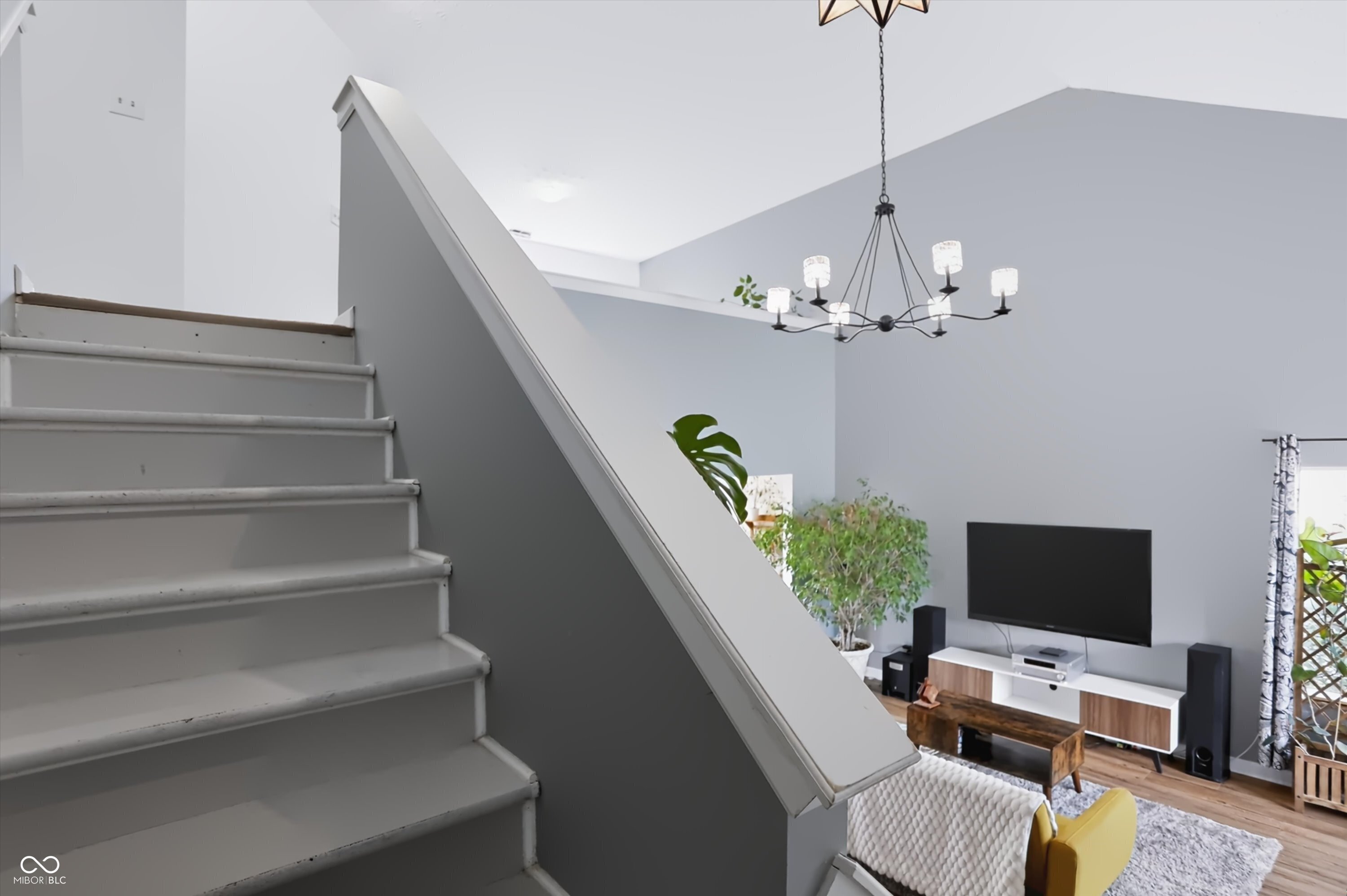 6105 Lakeside Manor Avenue