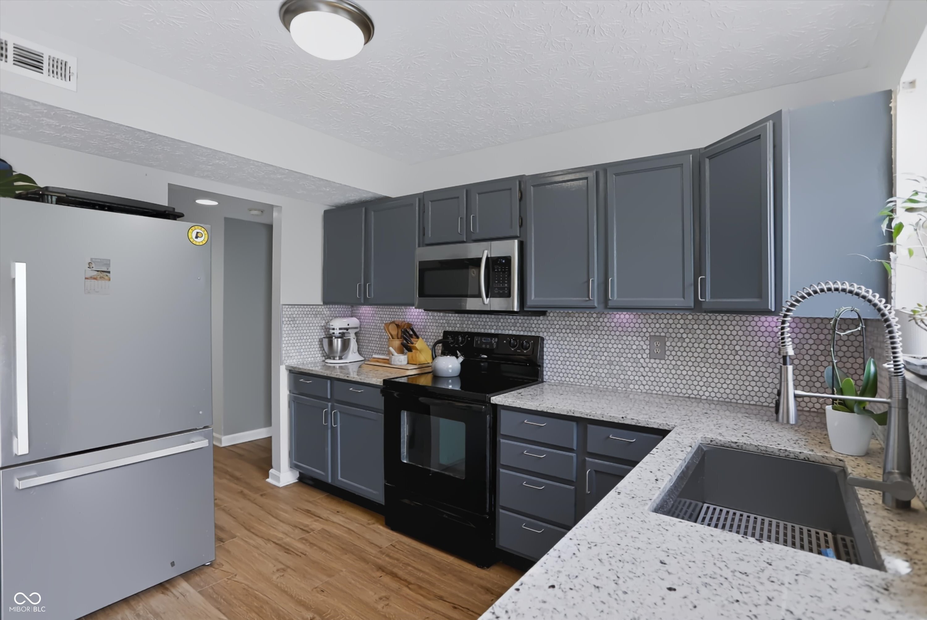 6105 Lakeside Manor Avenue