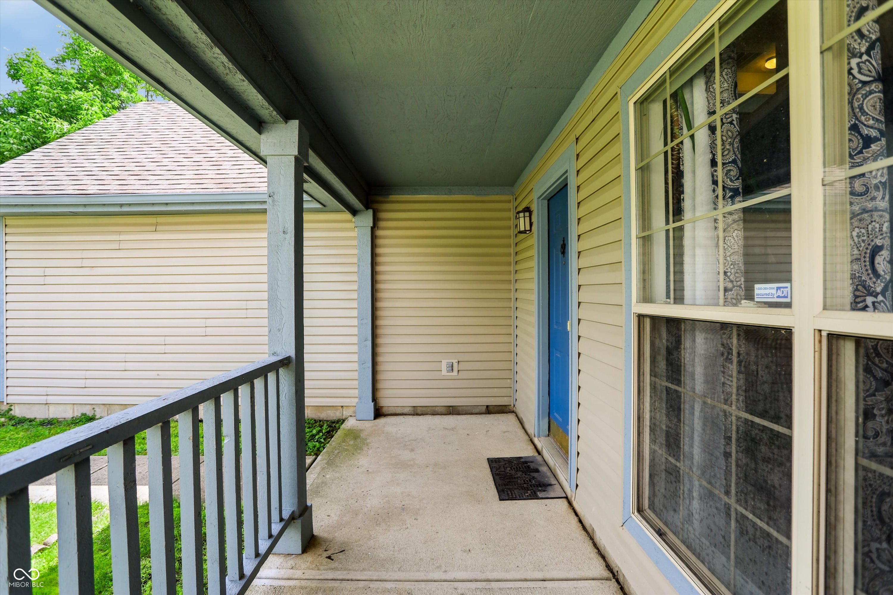 6105 Lakeside Manor Avenue