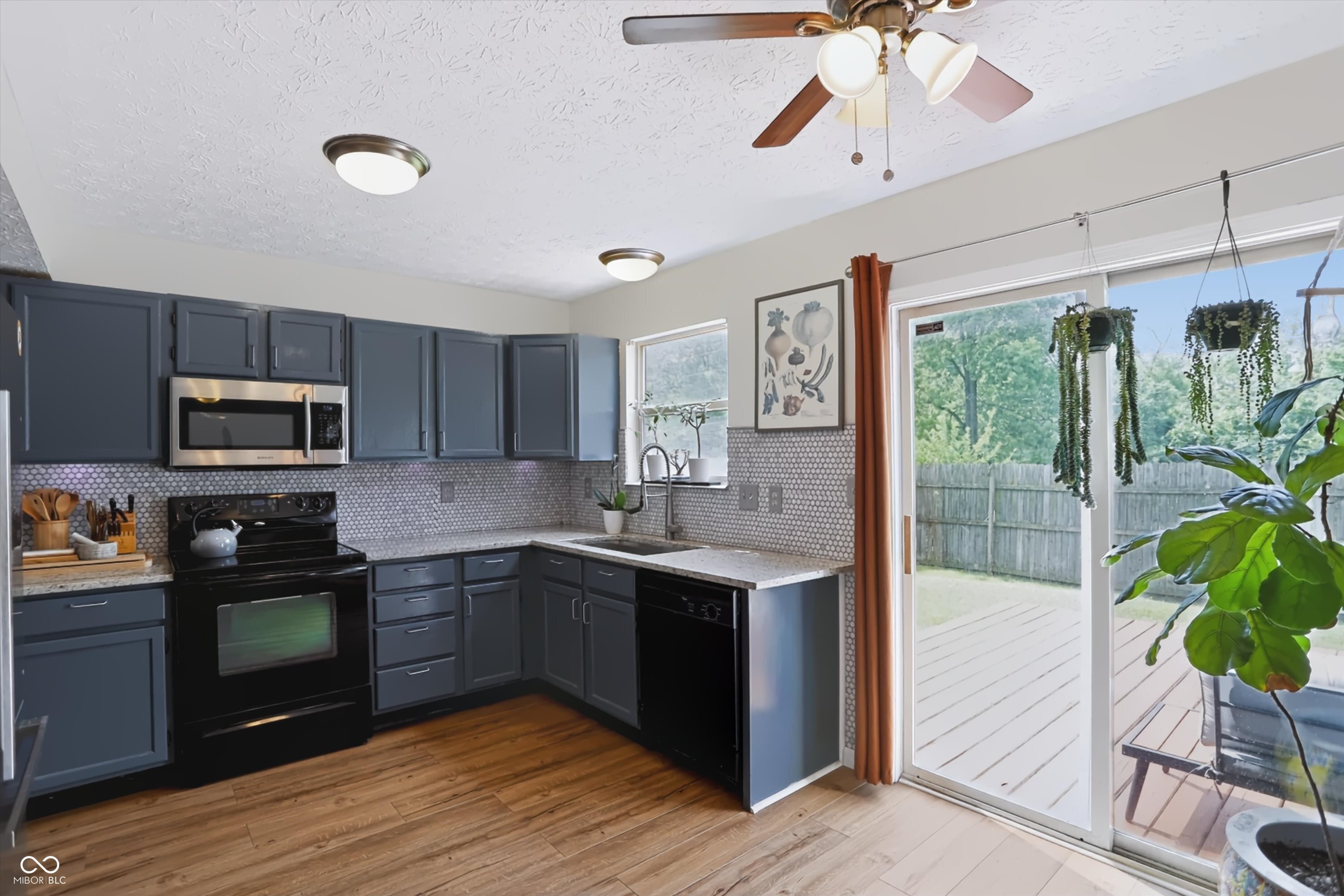 6105 Lakeside Manor Avenue