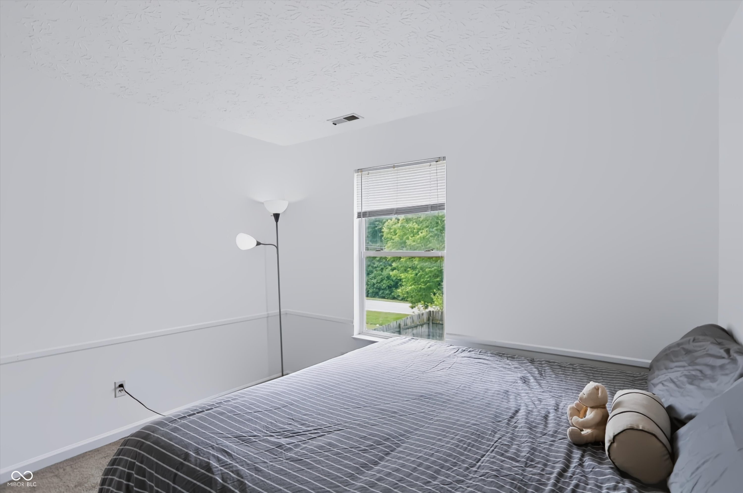 6105 Lakeside Manor Avenue