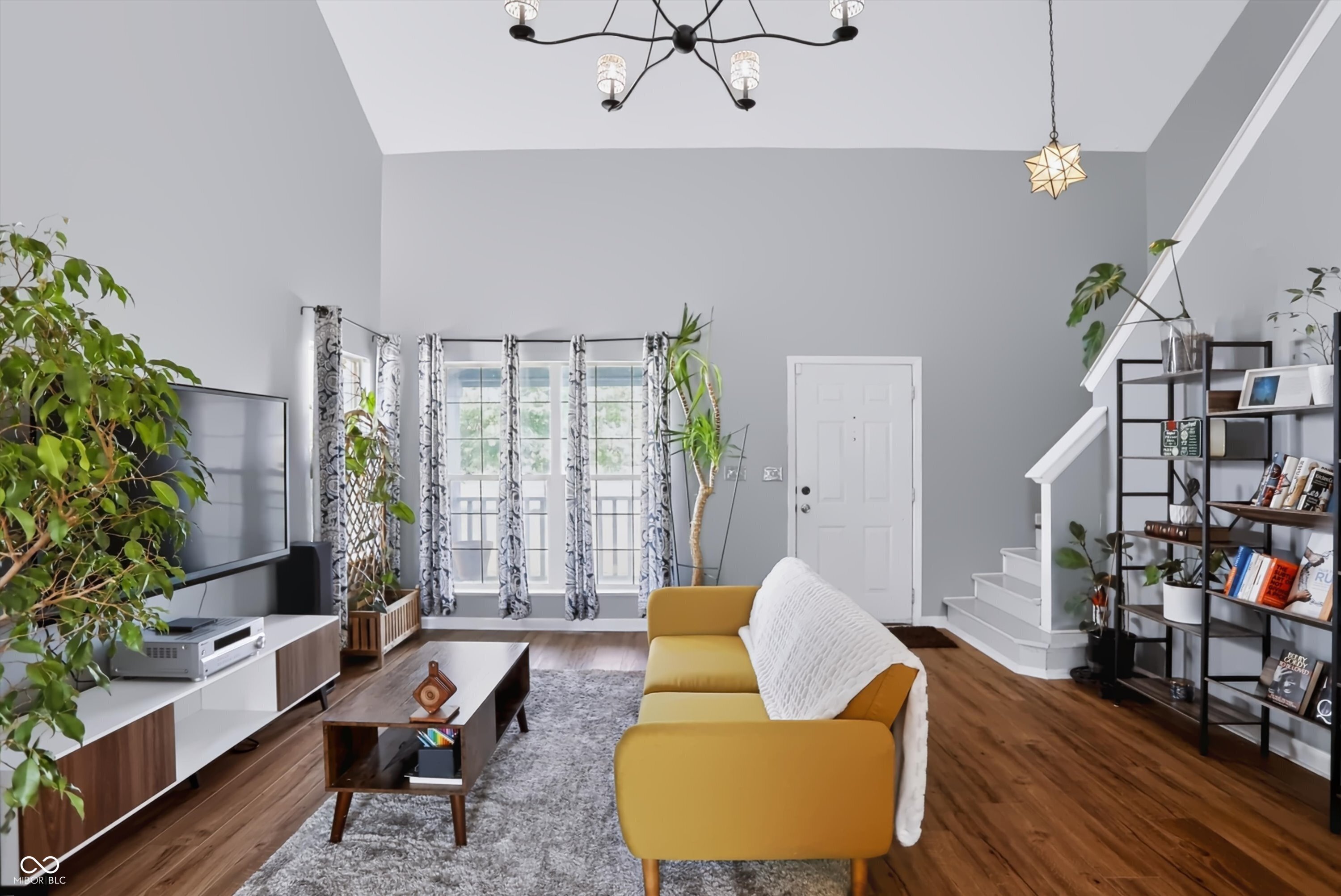 6105 Lakeside Manor Avenue