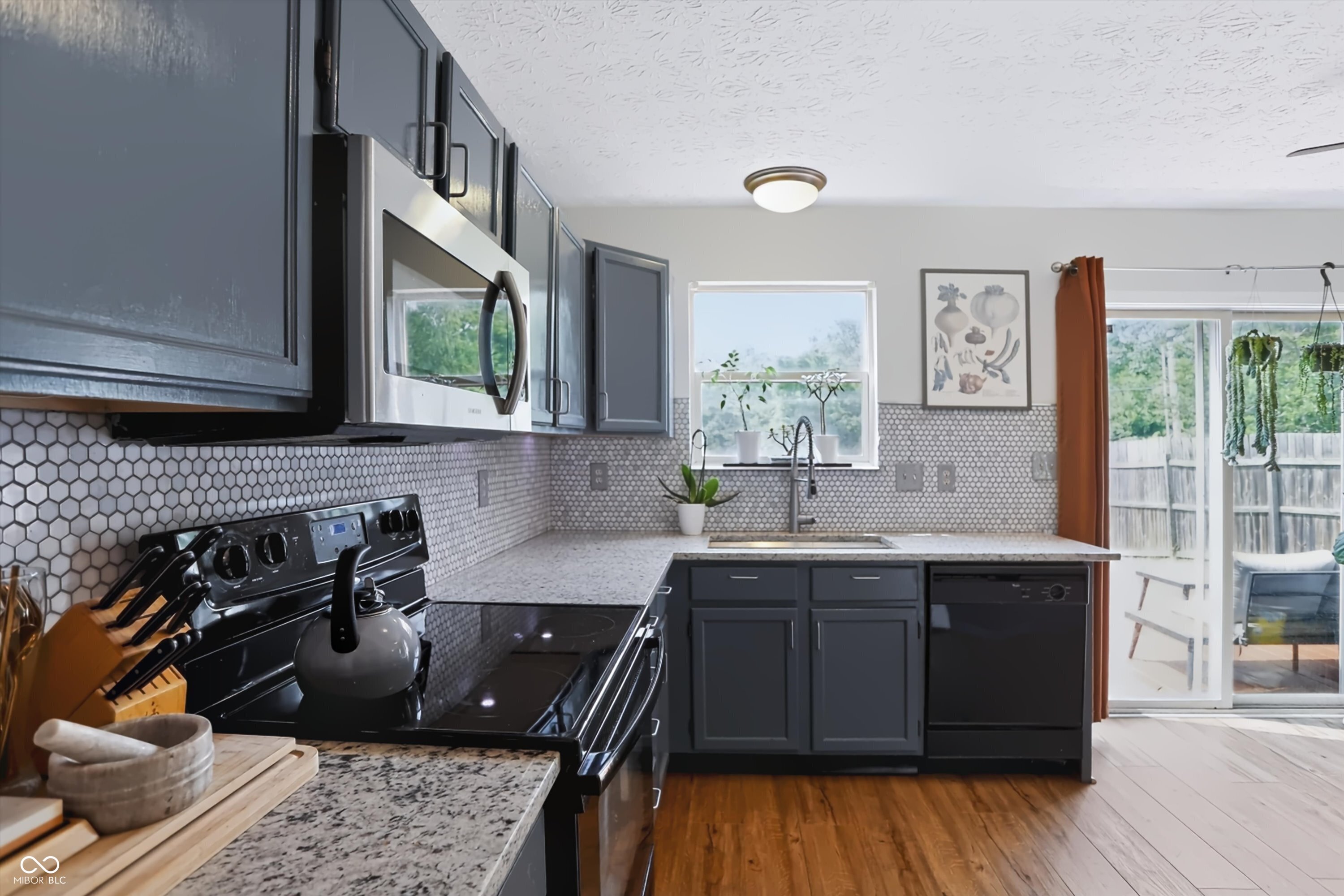 6105 Lakeside Manor Avenue