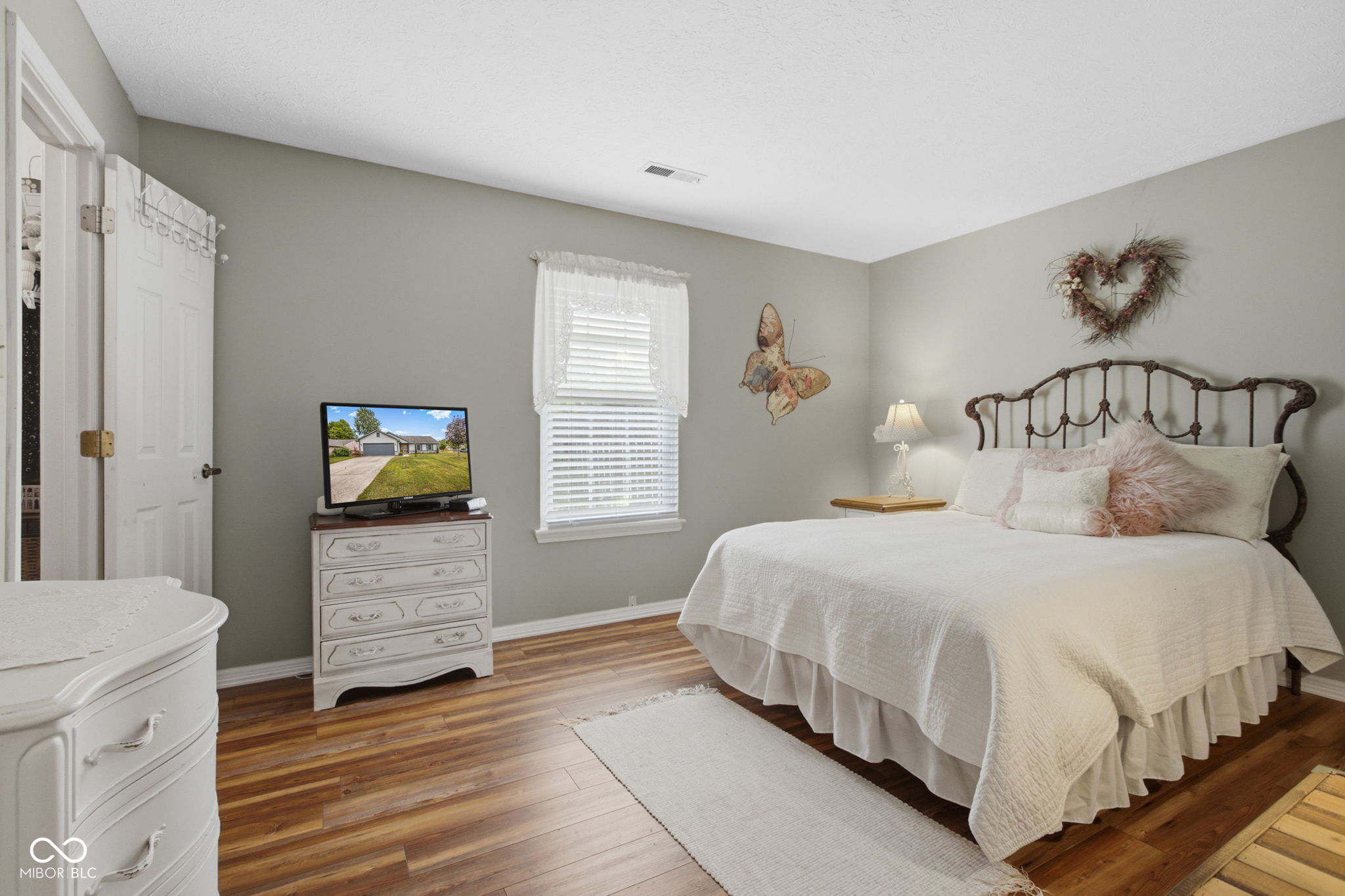 5473 Kelly Anne Way