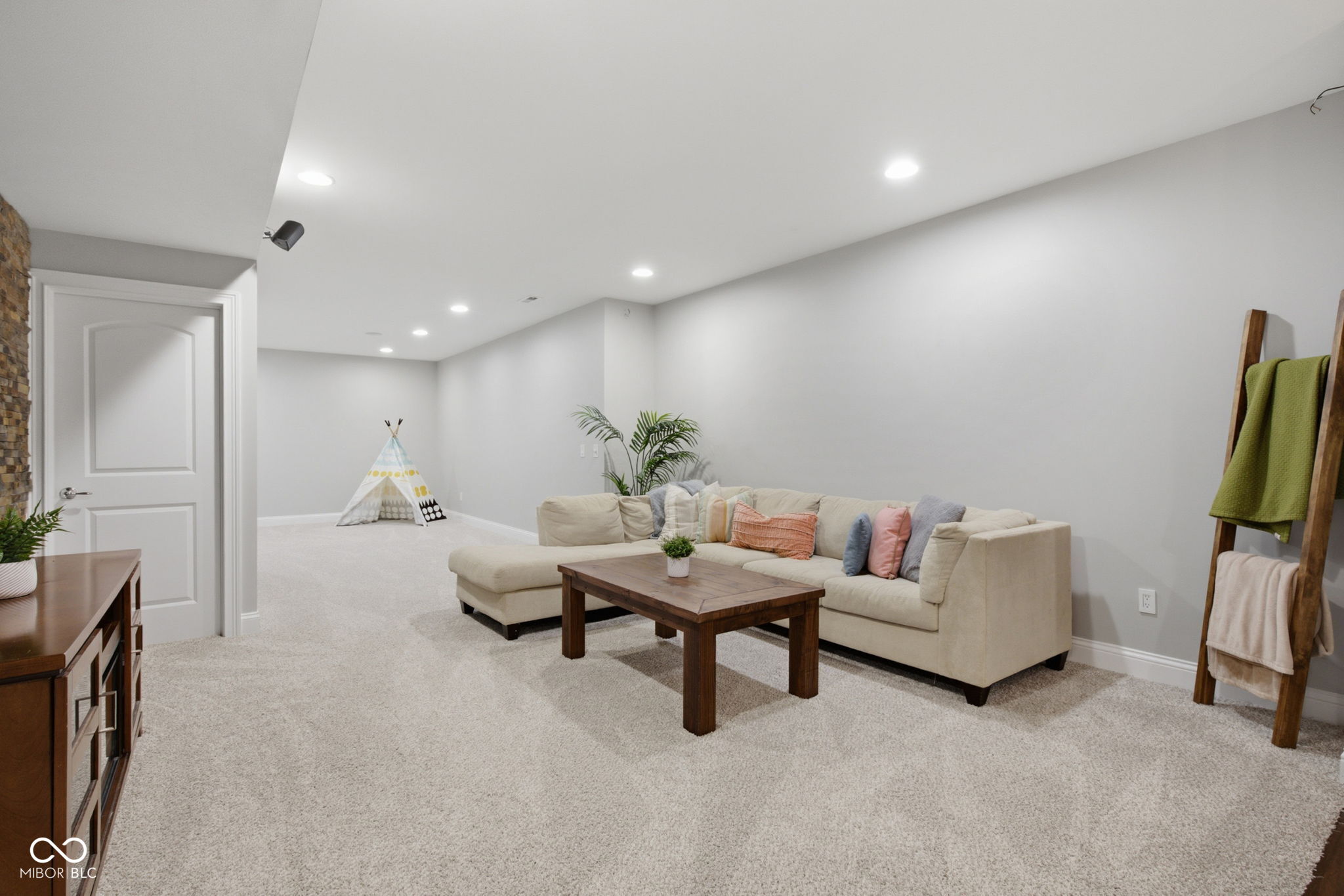 3050 W Morse Drive