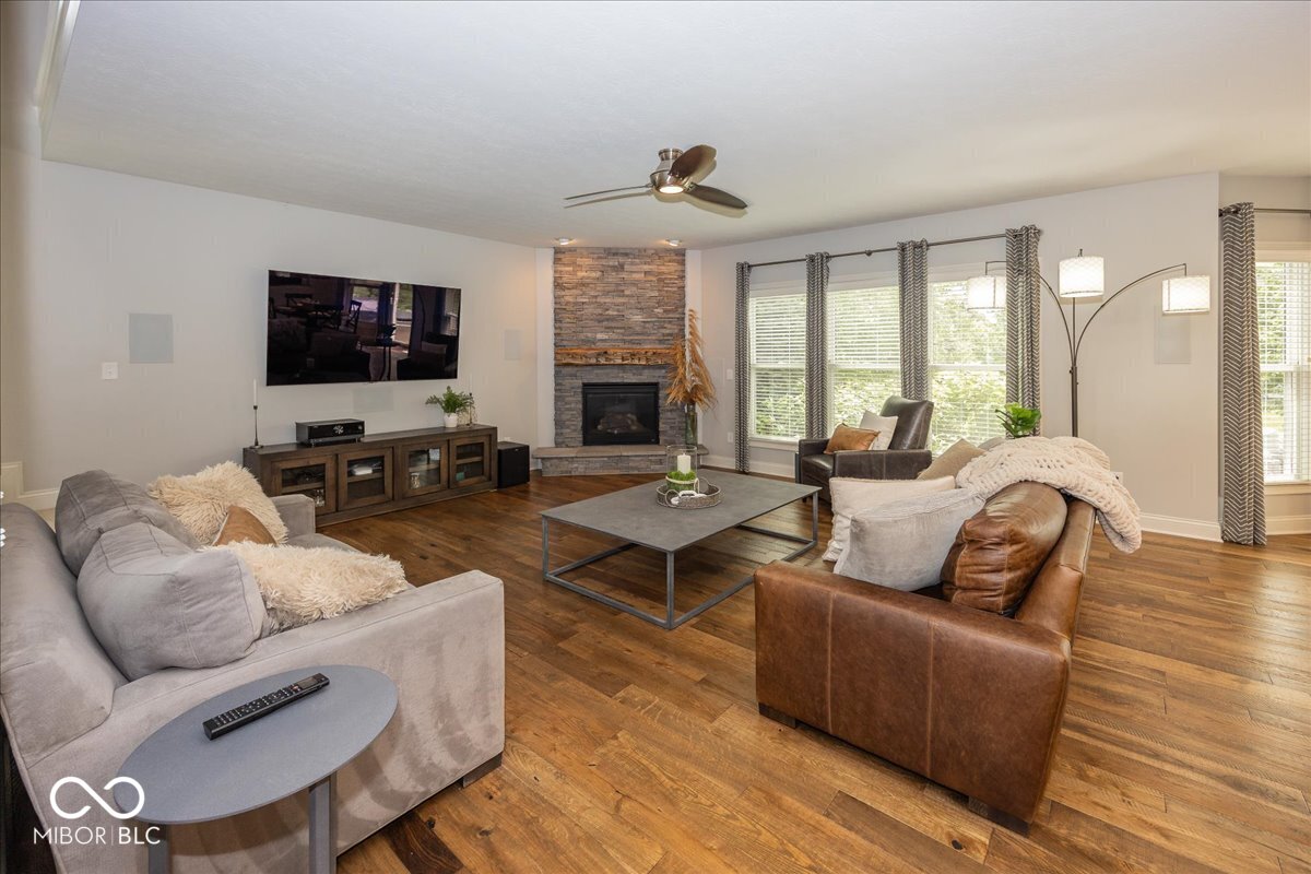 9976 Win Star Way