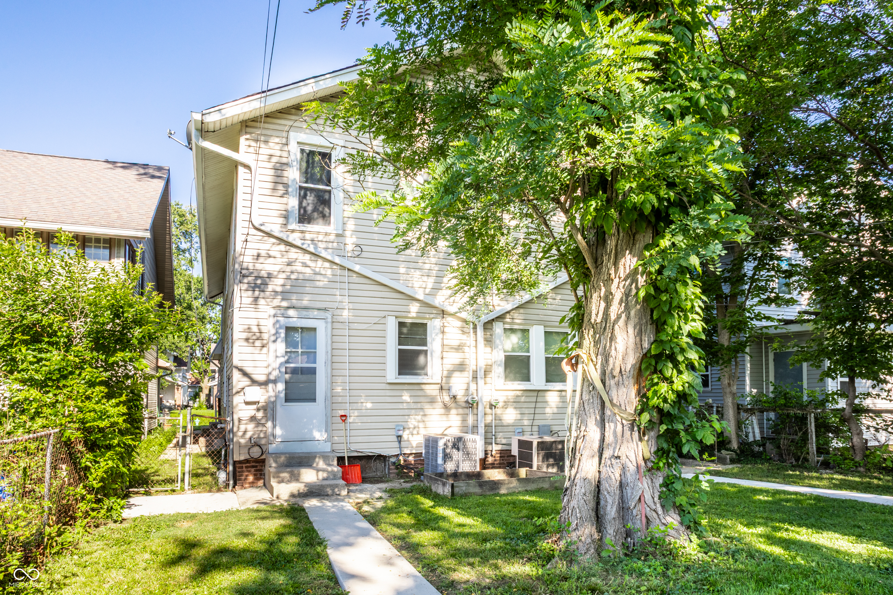 617-619 N Riley Avenue