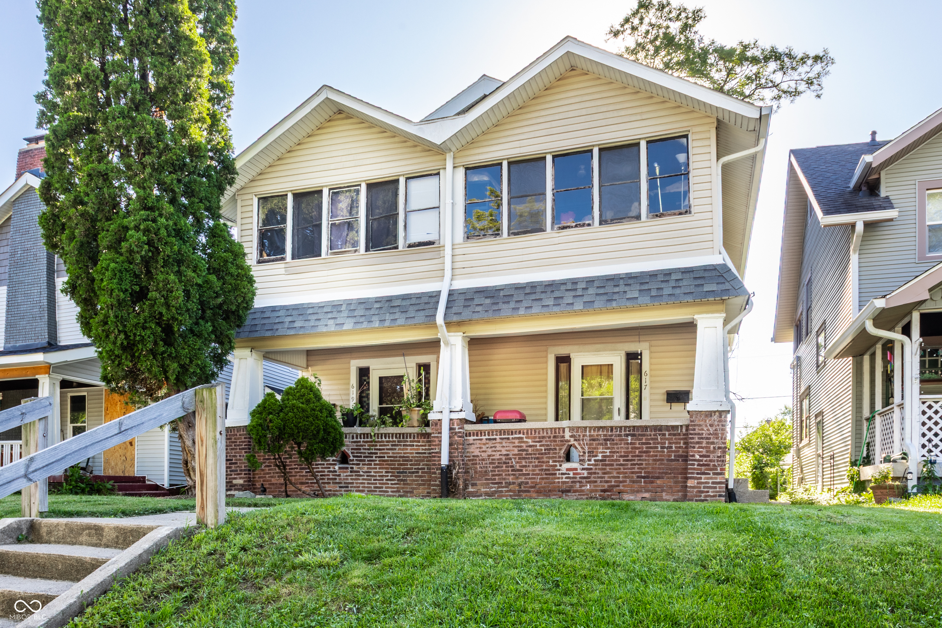 617-619 N Riley Avenue