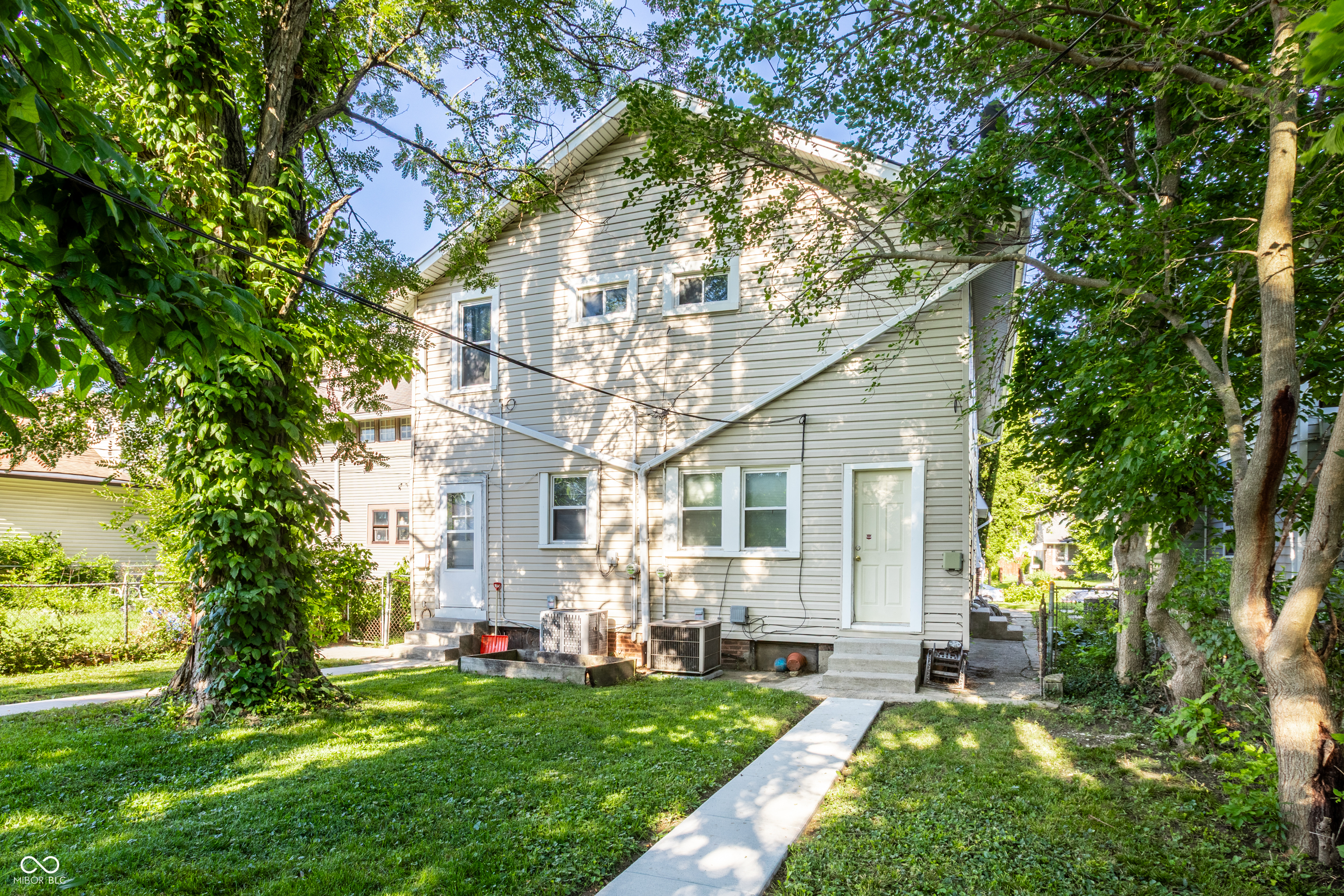 617-619 N Riley Avenue