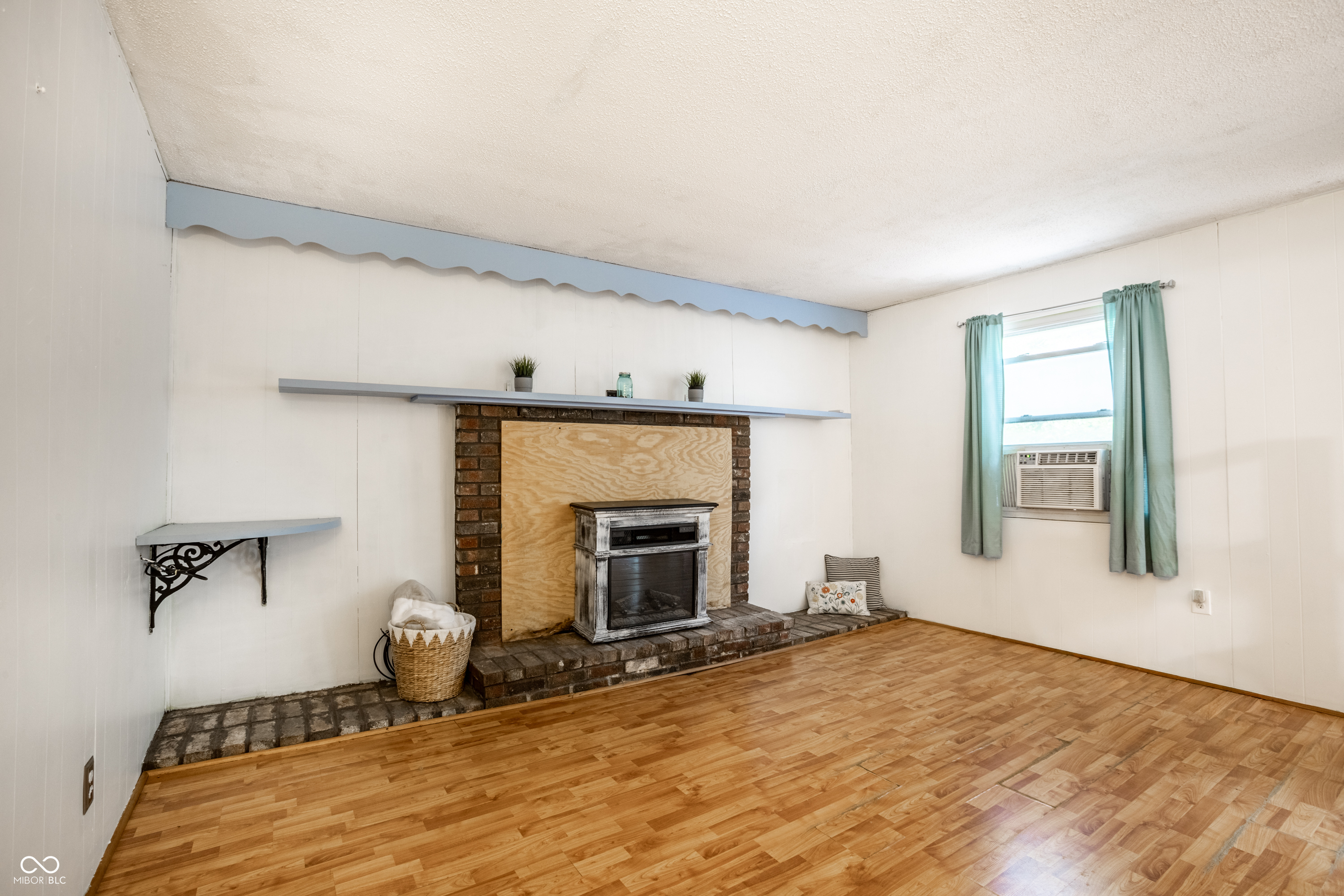 1721 E County Road 400 S