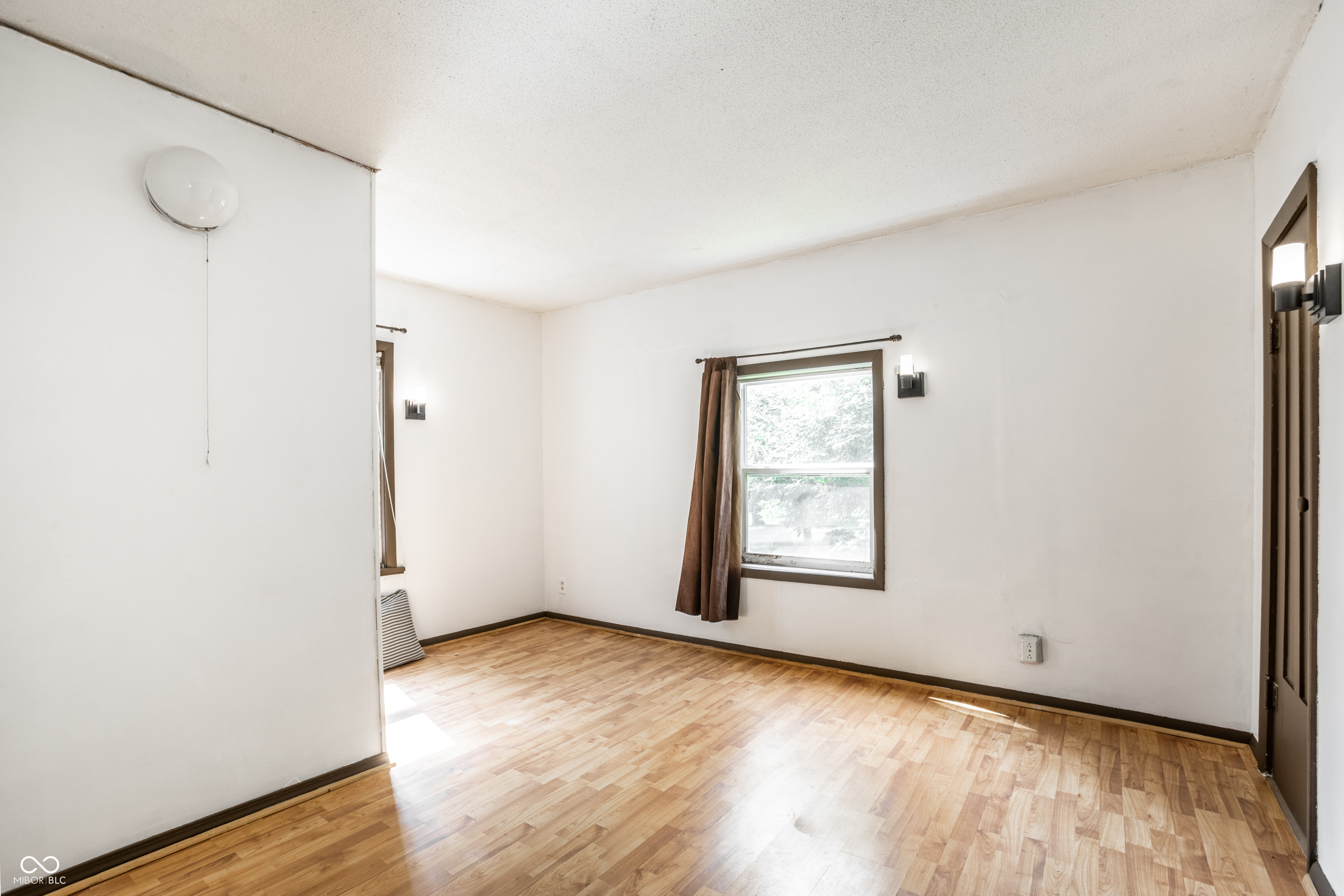 1721 E County Road 400 S