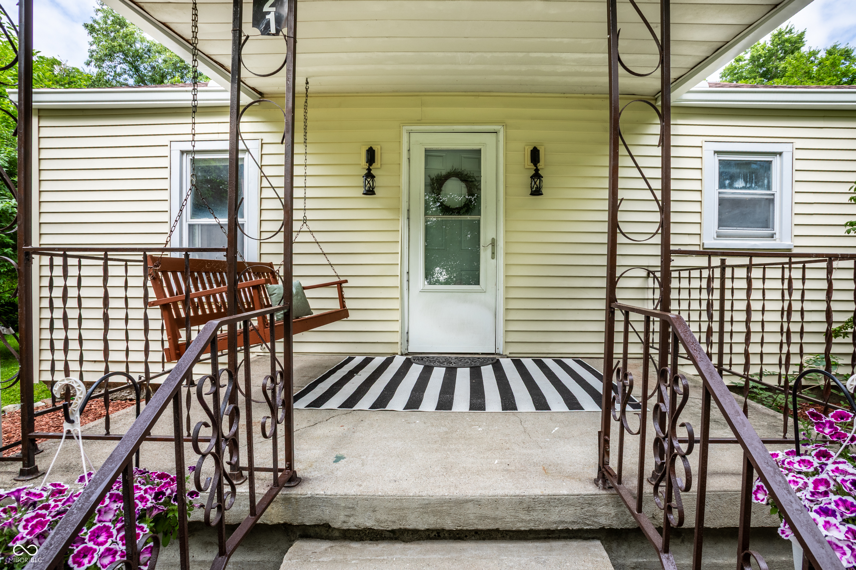 1721 E County Road 400 S