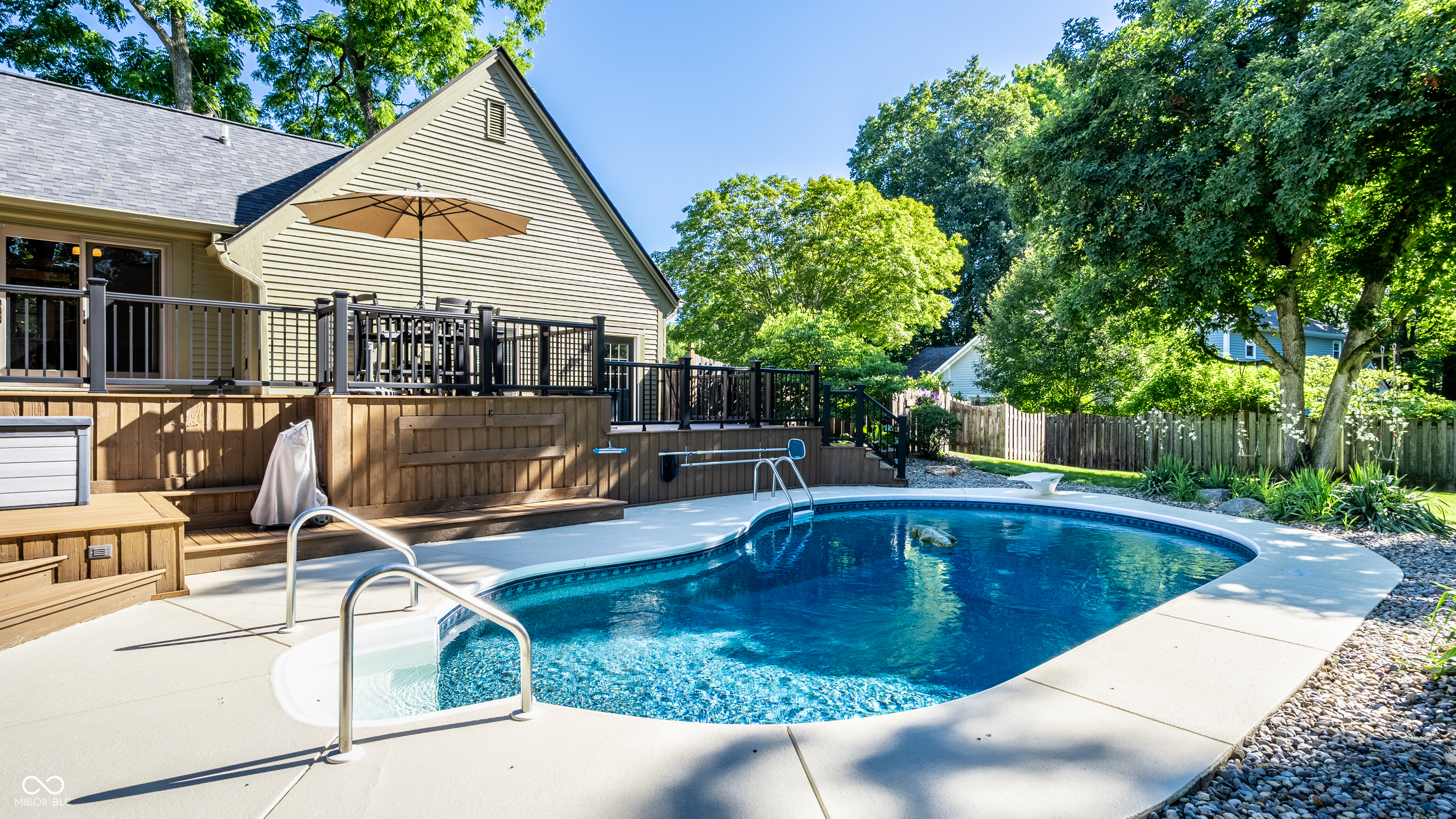 1045 Maxwell Lane