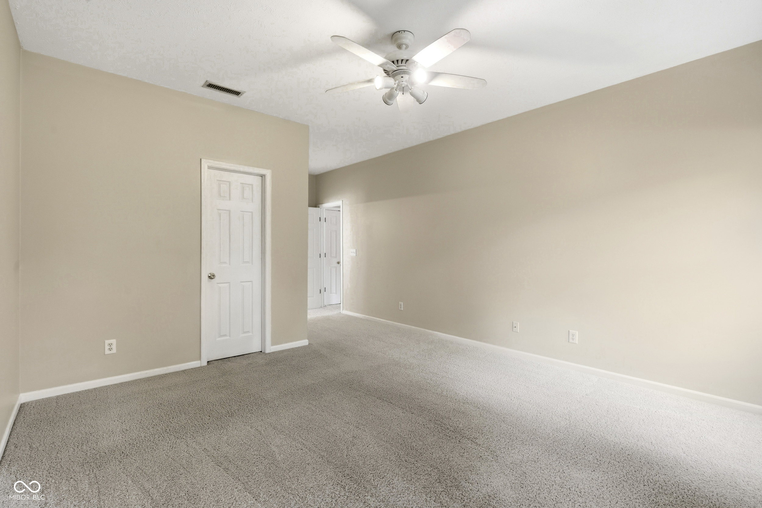 5871 Lost Oaks