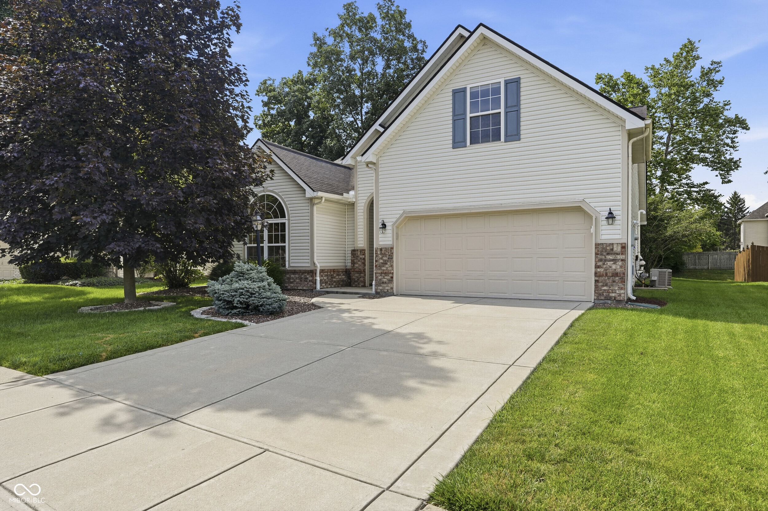 5871 Lost Oaks