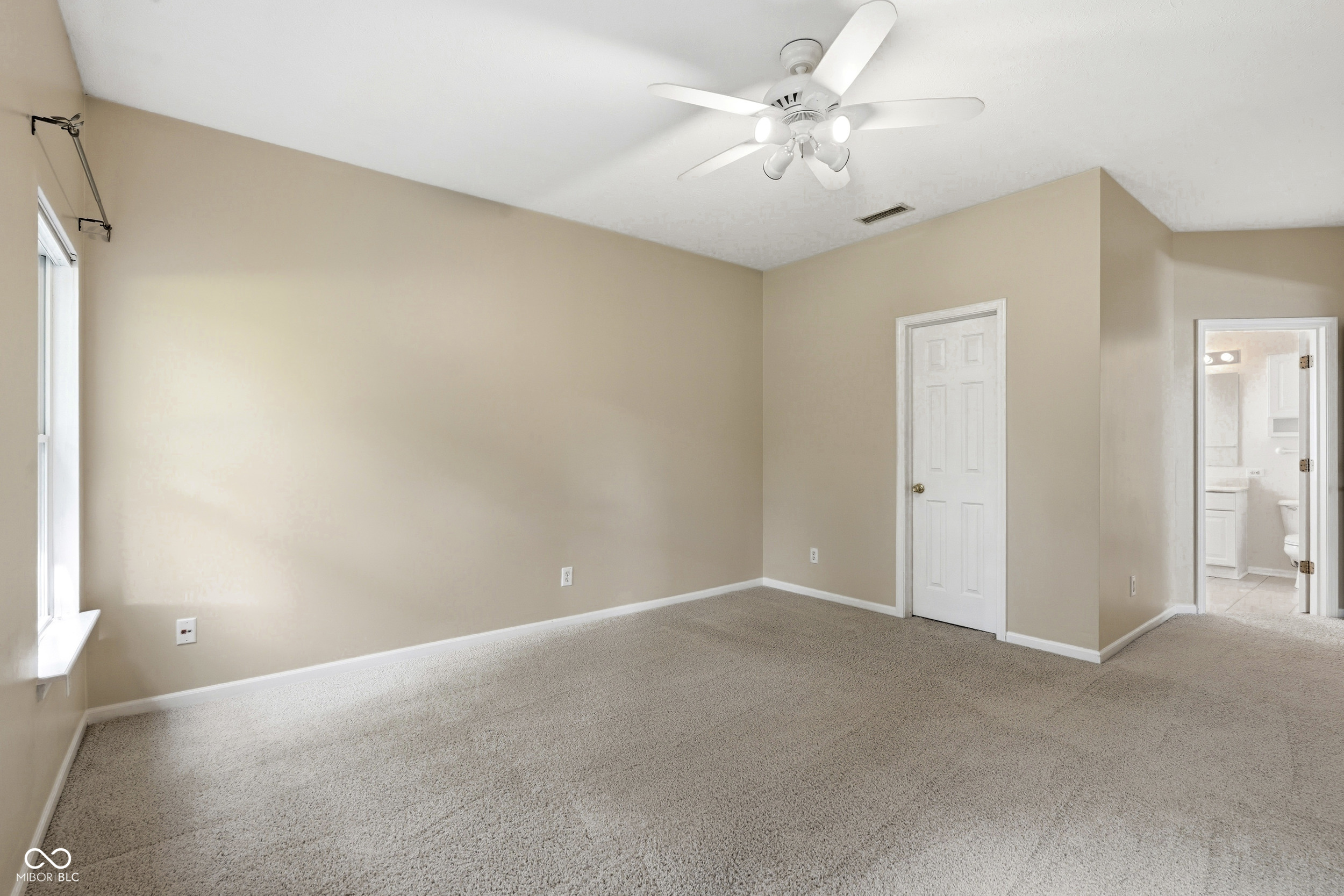5871 Lost Oaks