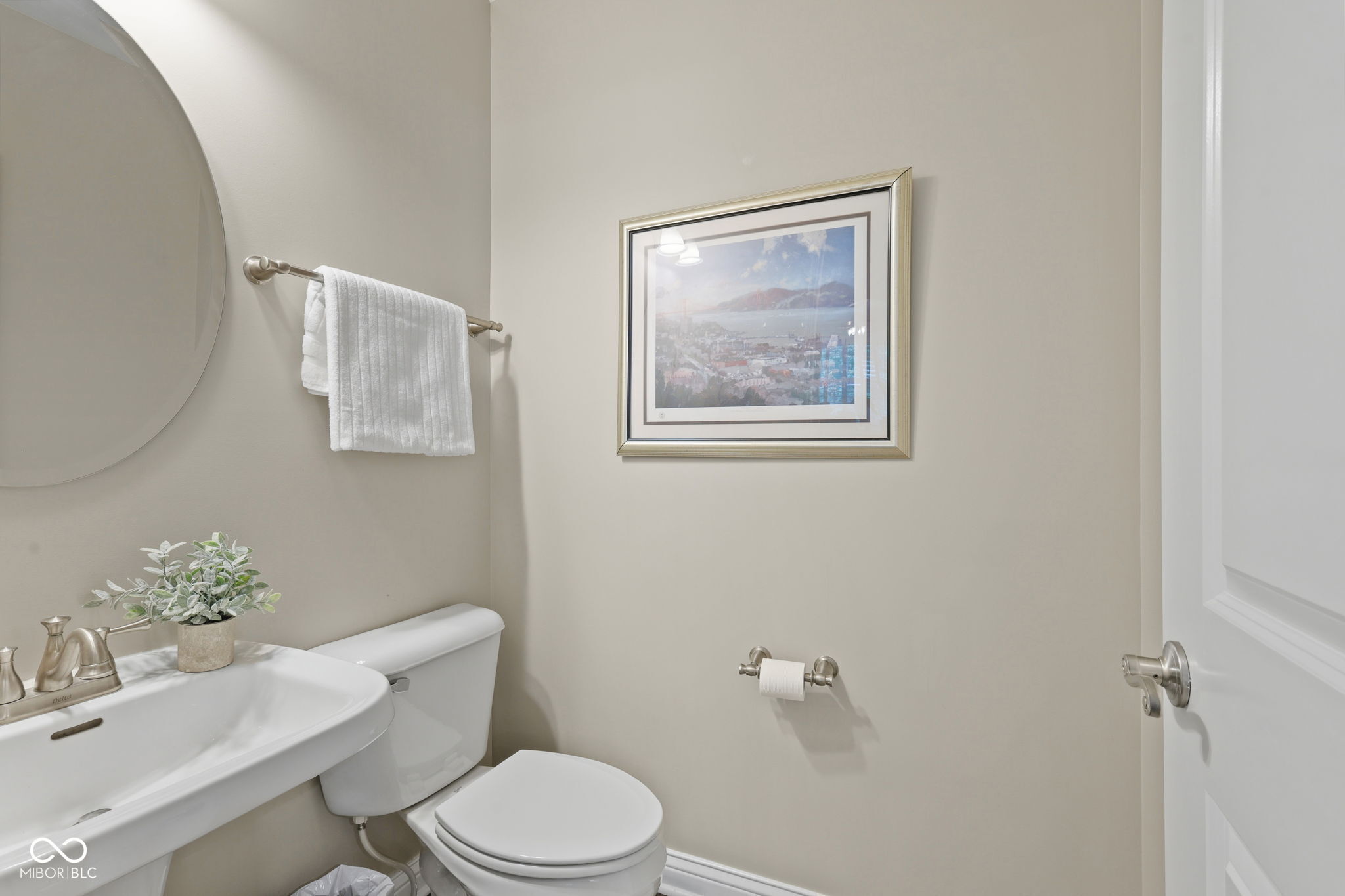 735 Greenford Trail N